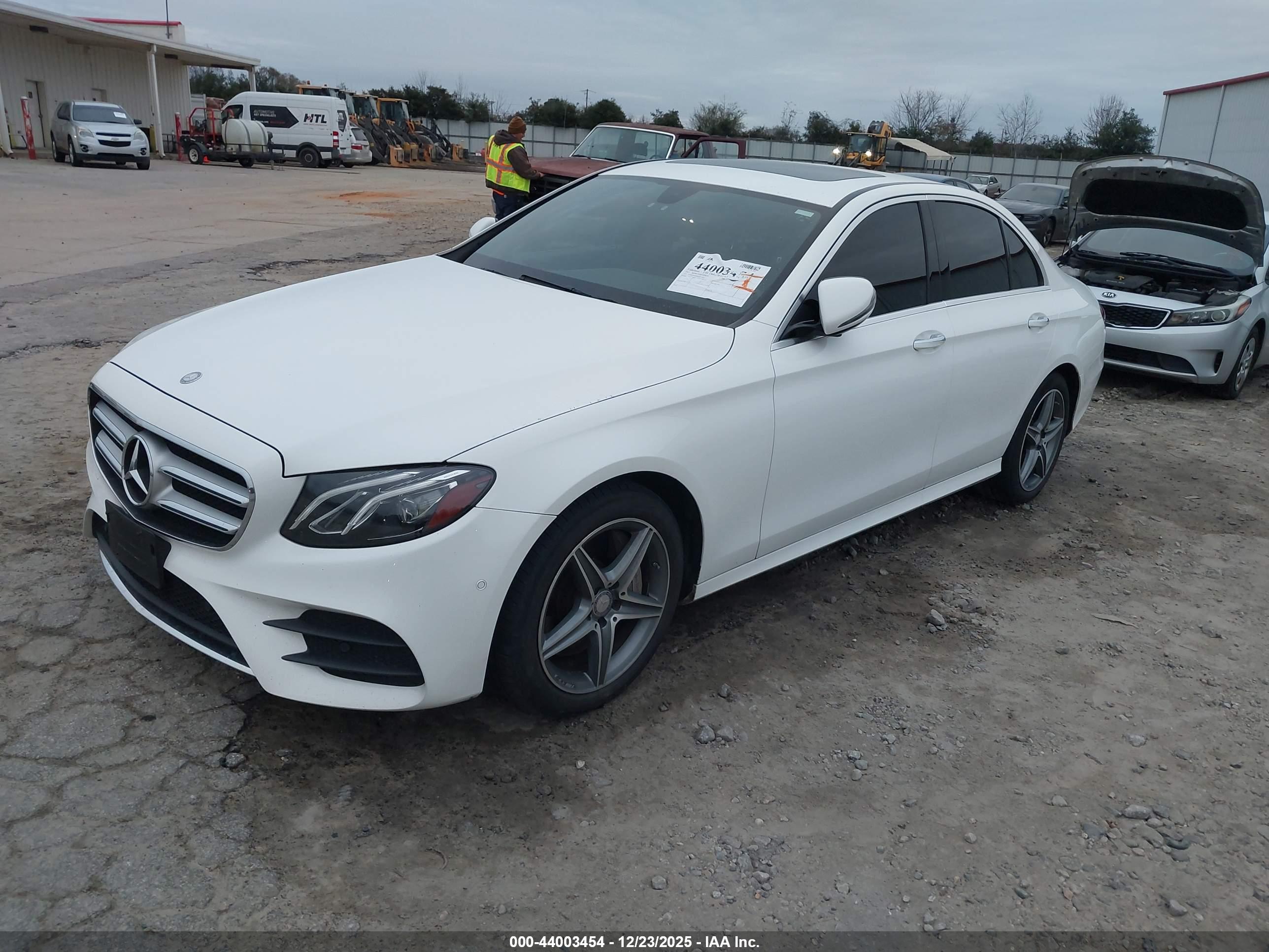 MERCEDES-BENZ E image 2