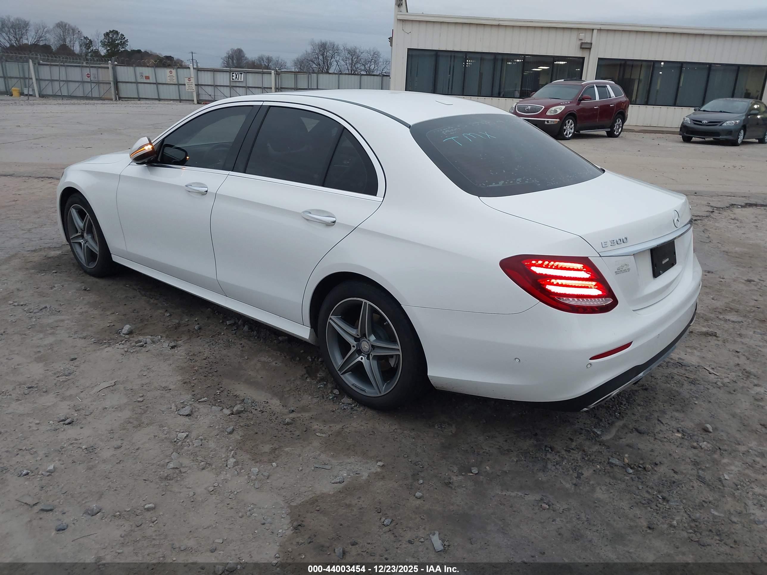 MERCEDES-BENZ E image 3