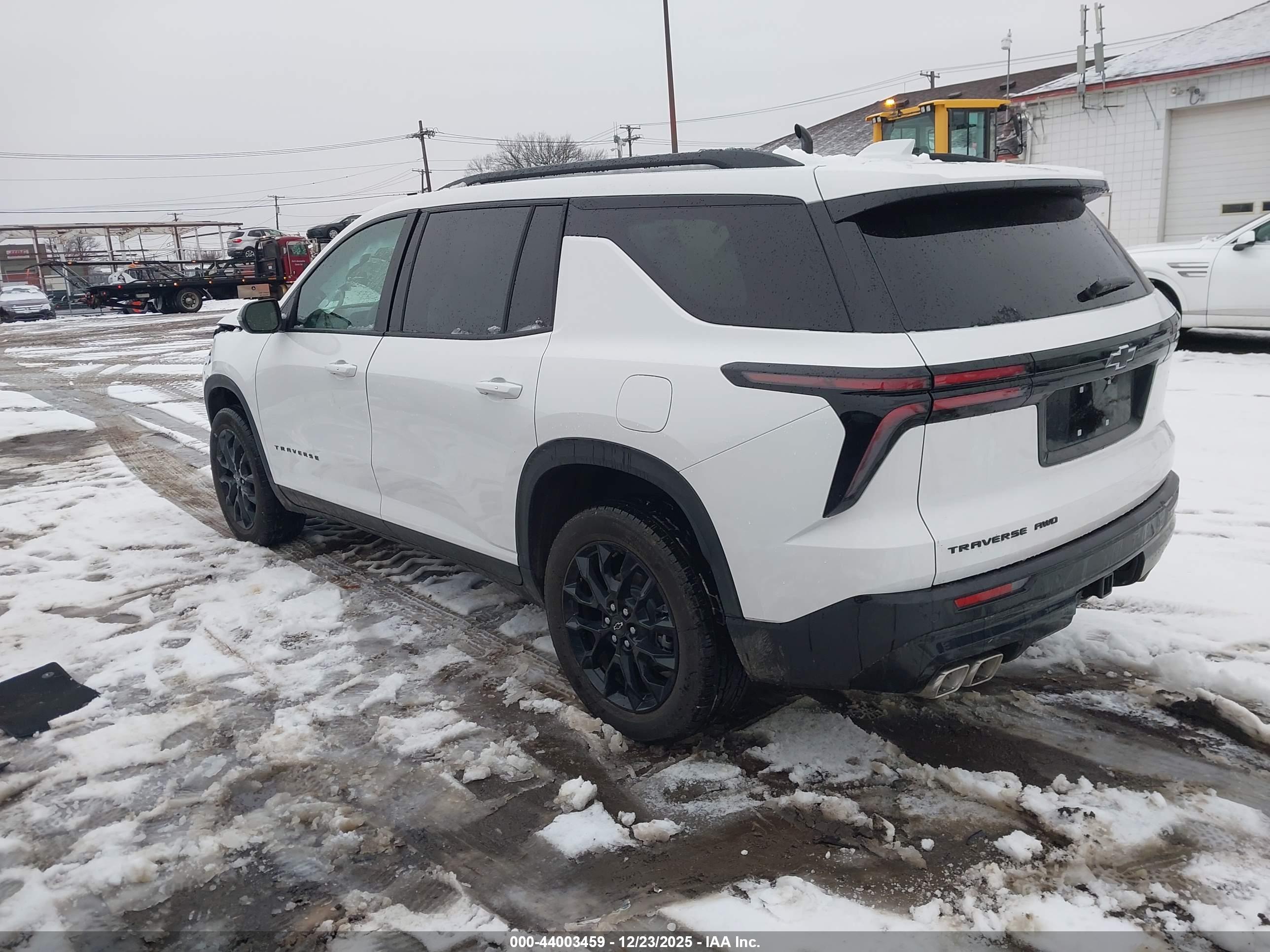 CHEVROLET TRAVERSE image 3