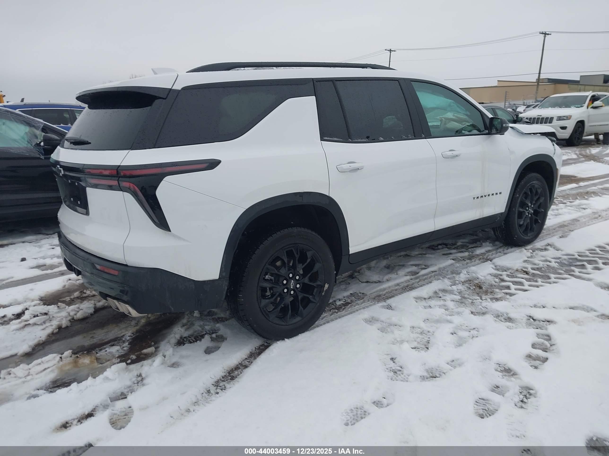 CHEVROLET TRAVERSE image 4
