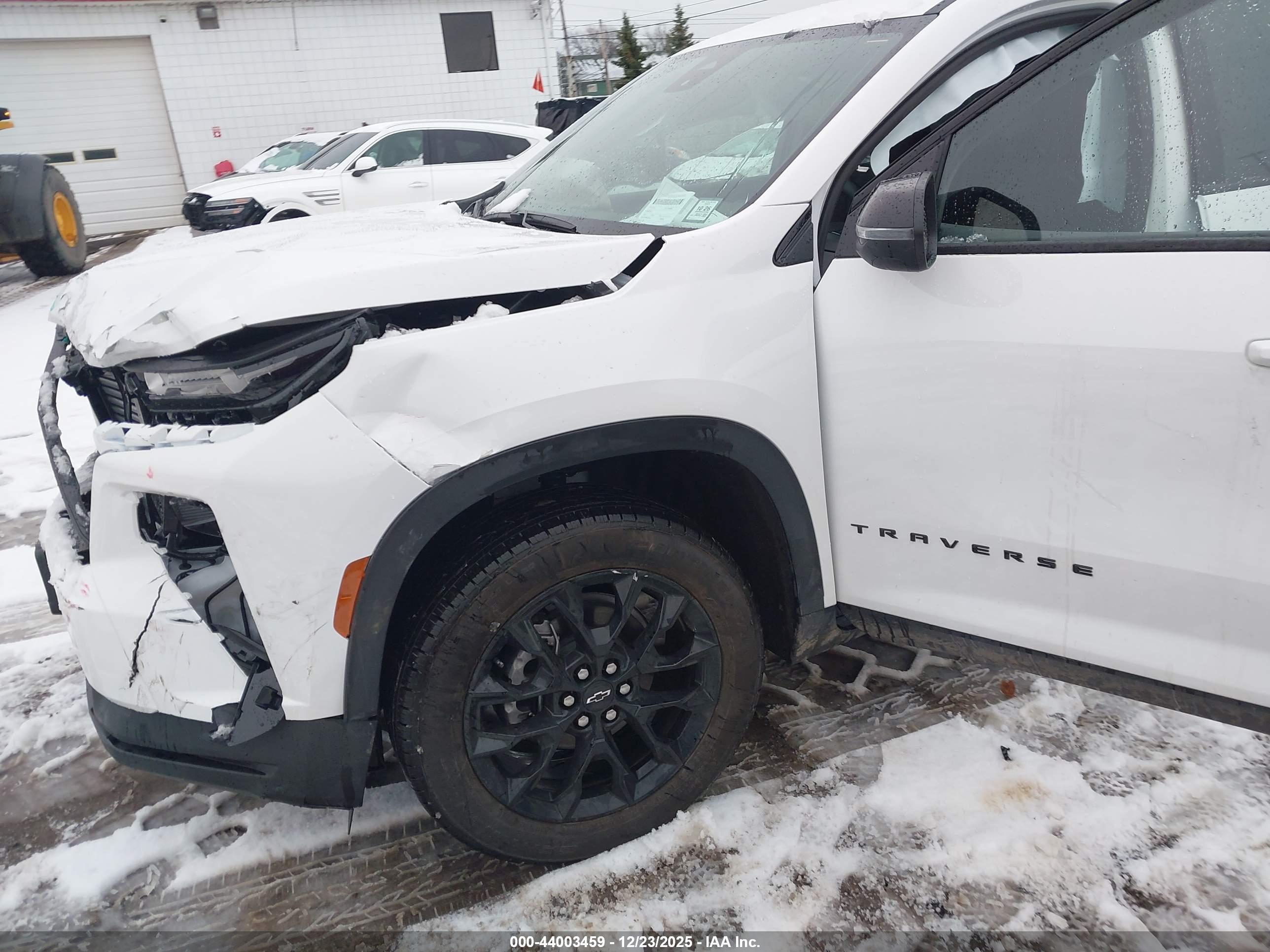 CHEVROLET TRAVERSE image 6