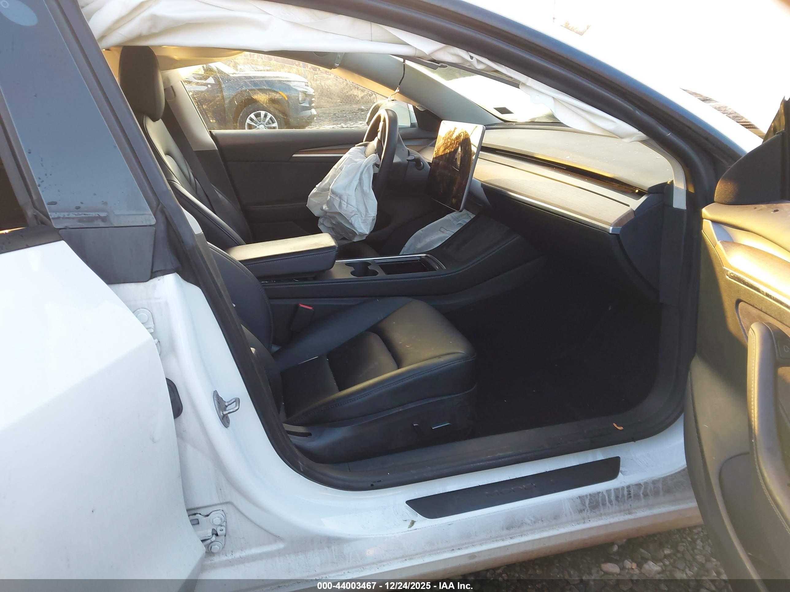 TESLA MODEL image 5