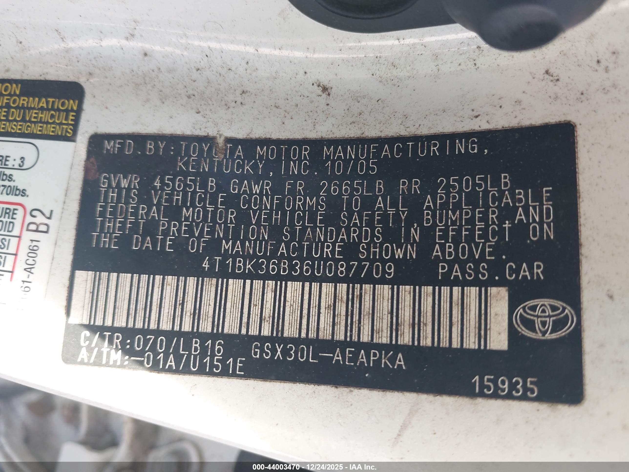 TOYOTA AVALON image 9