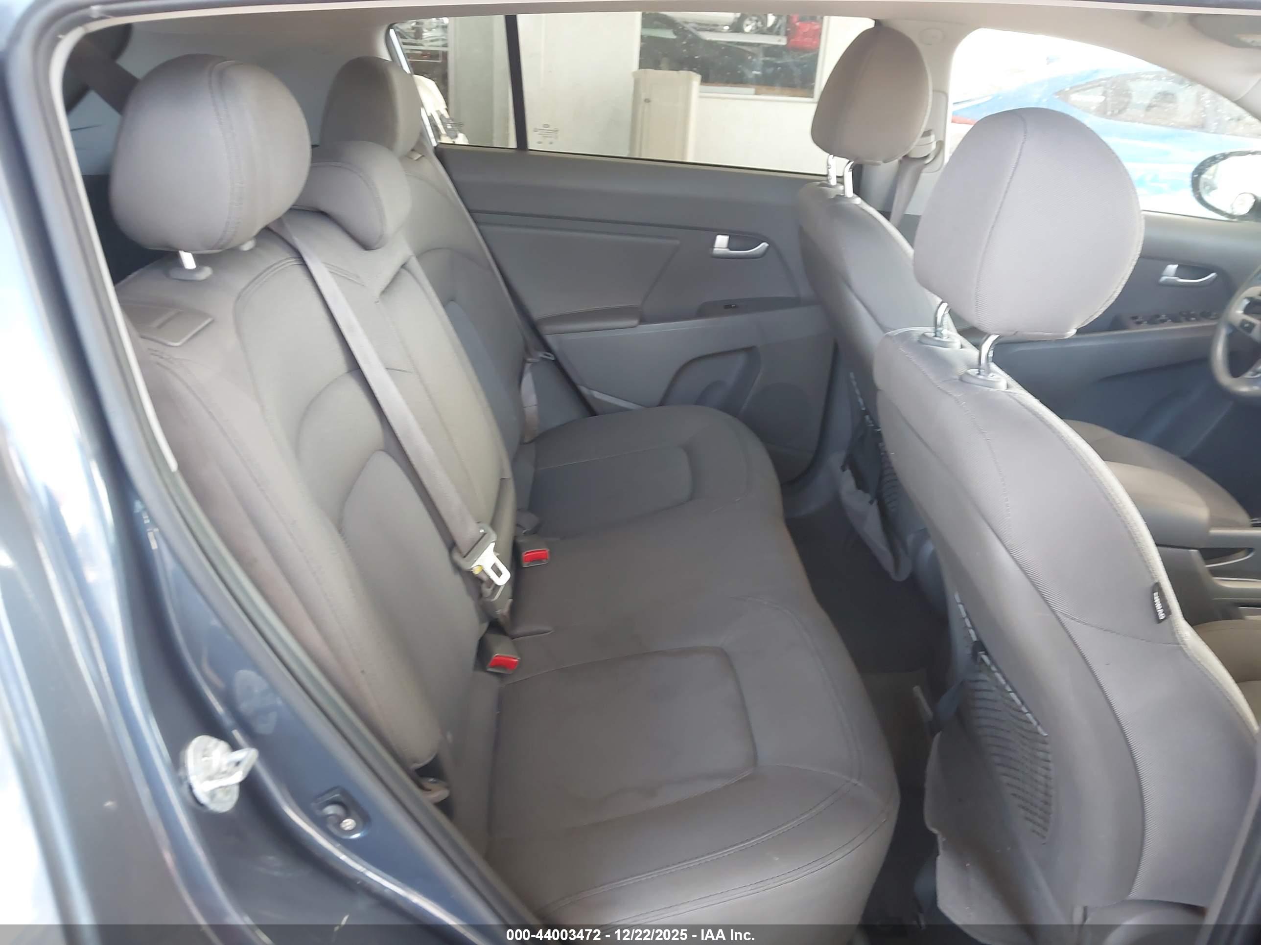 KIA SPORTAGE image 8