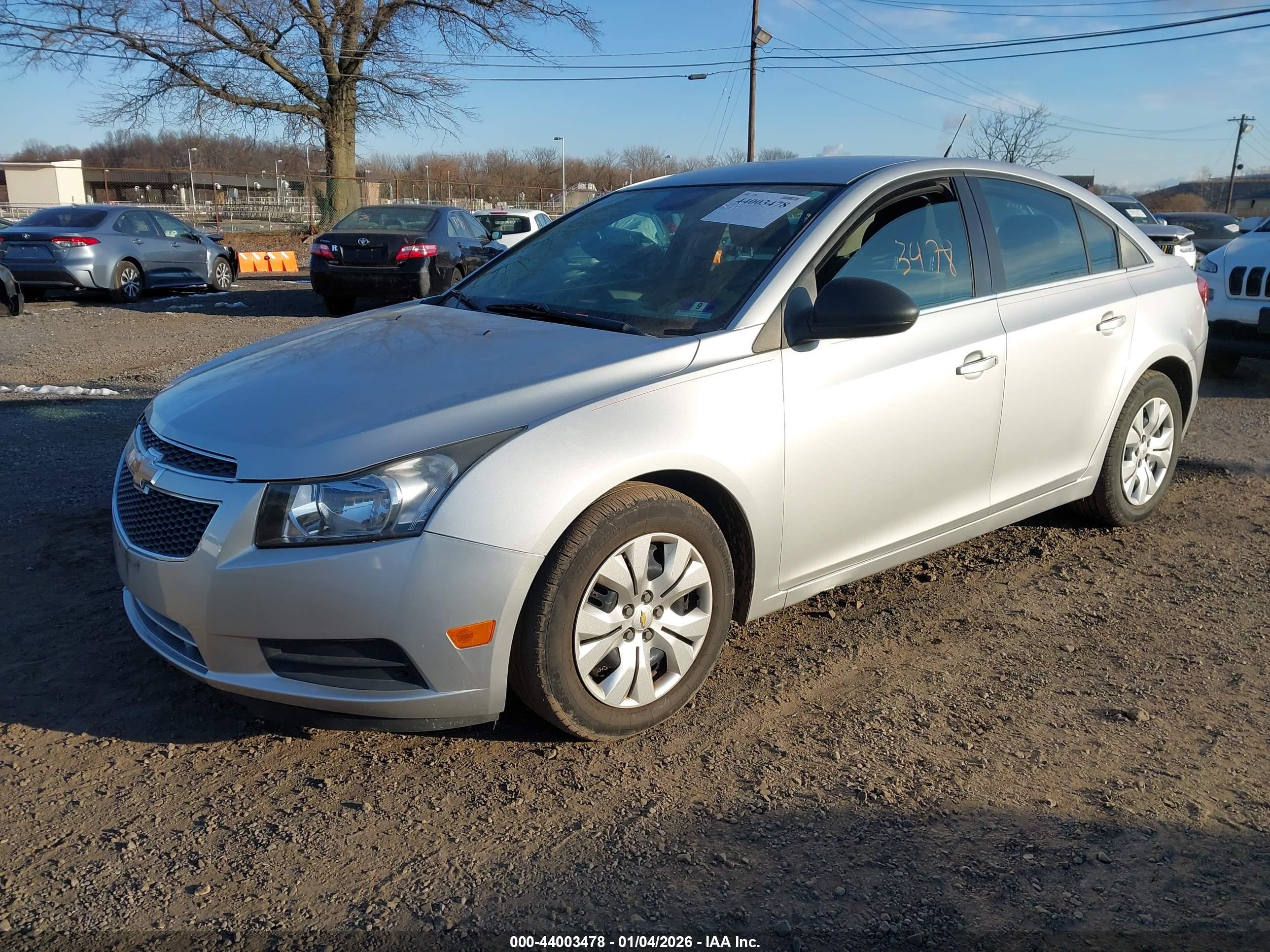 CHEVROLET CRUZE image 2
