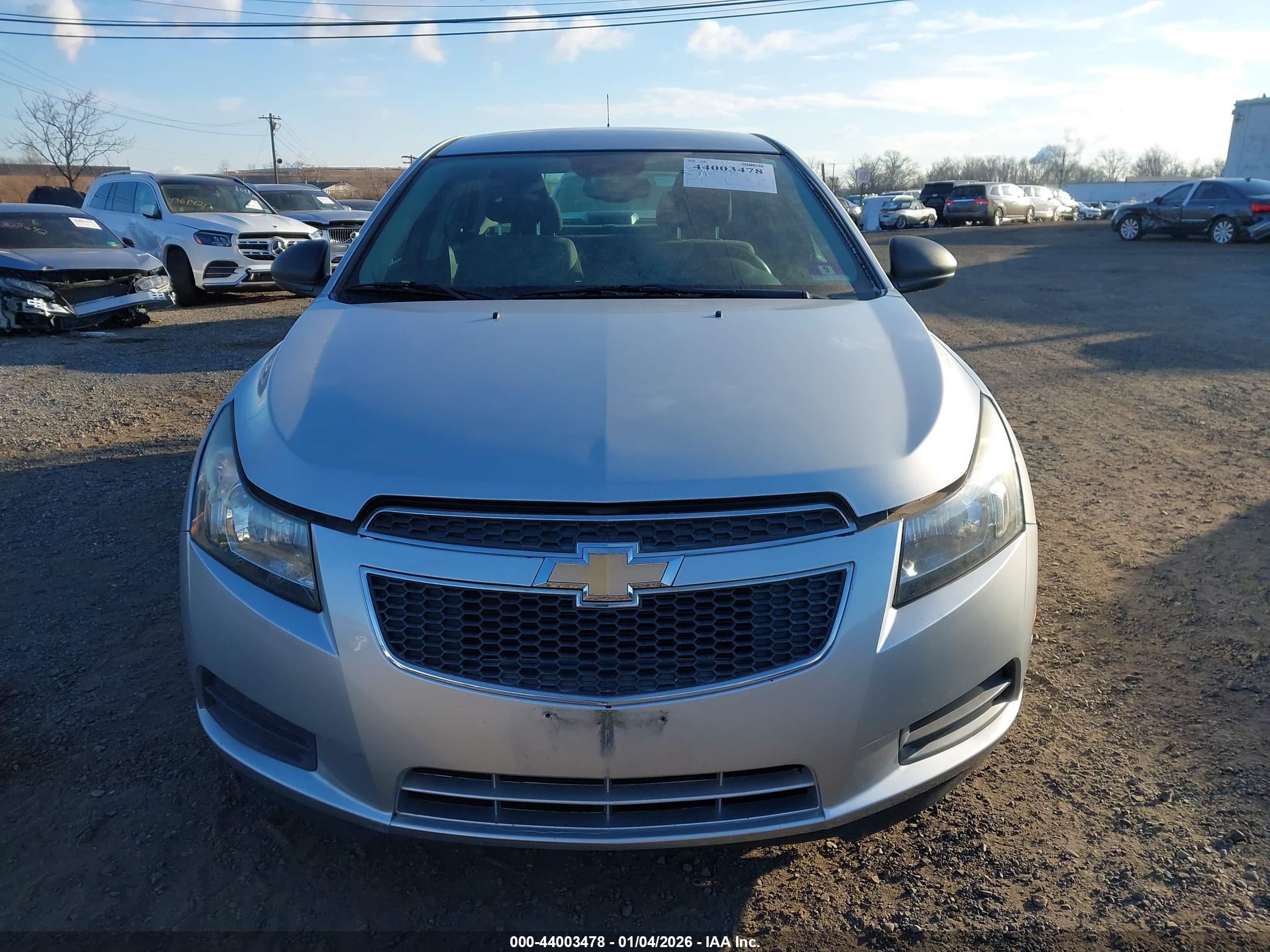 CHEVROLET CRUZE image 6