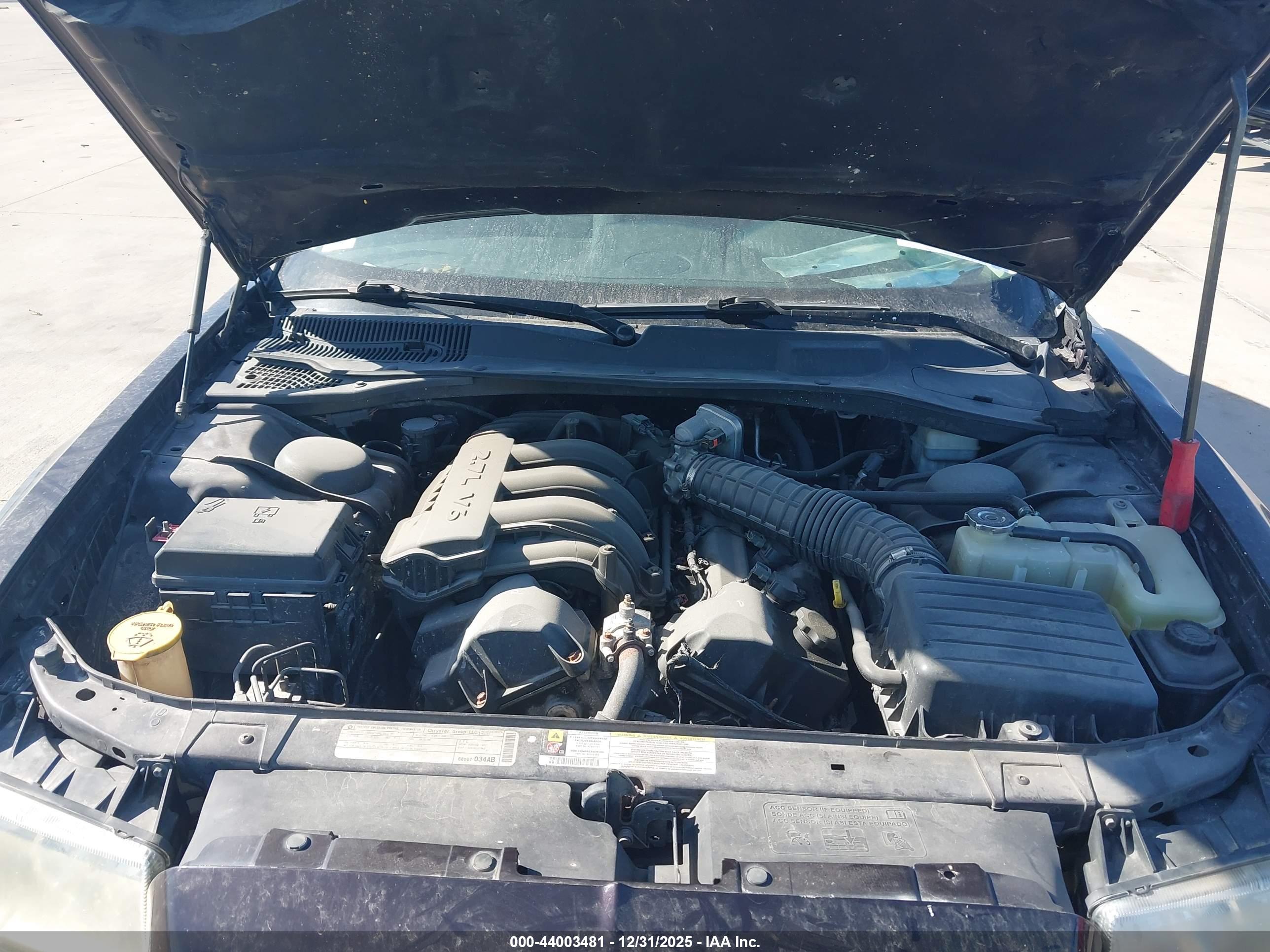 CHRYSLER 300 image 10