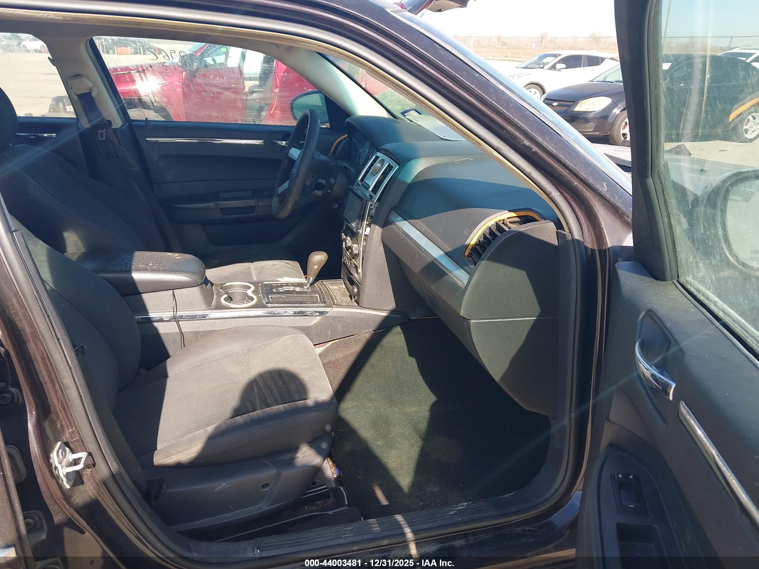 CHRYSLER 300 image 5