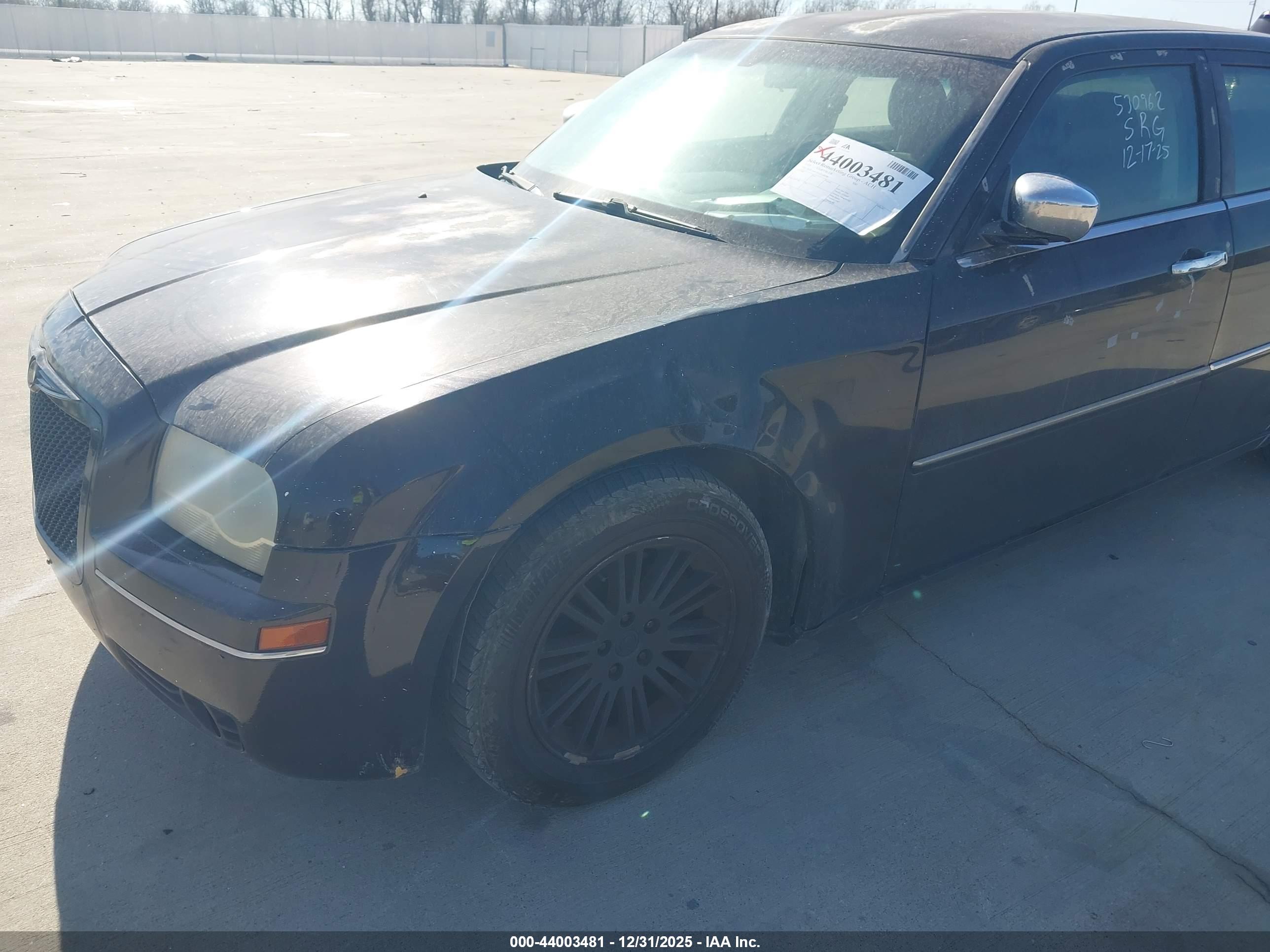 CHRYSLER 300 image 6
