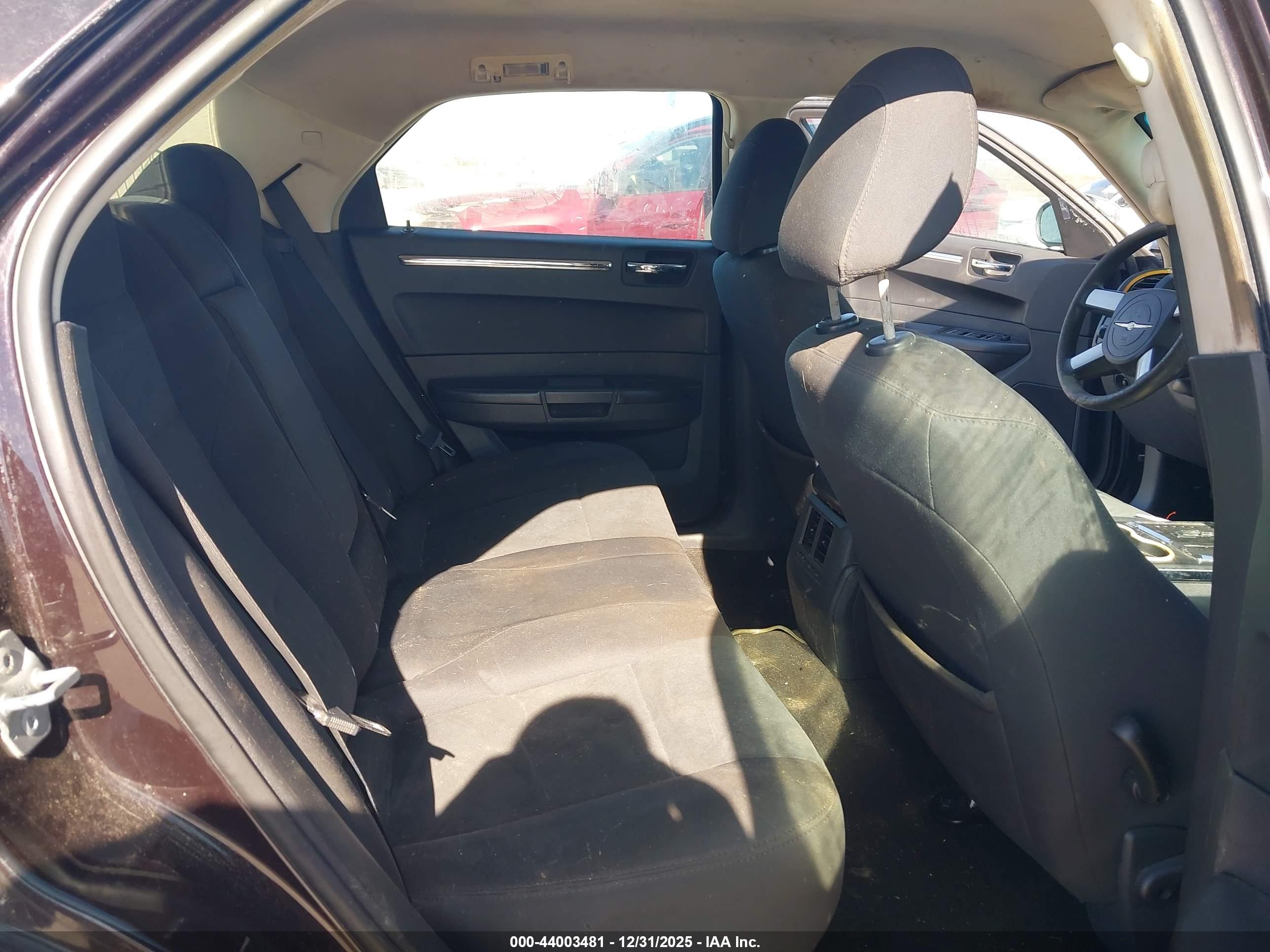 CHRYSLER 300 image 8