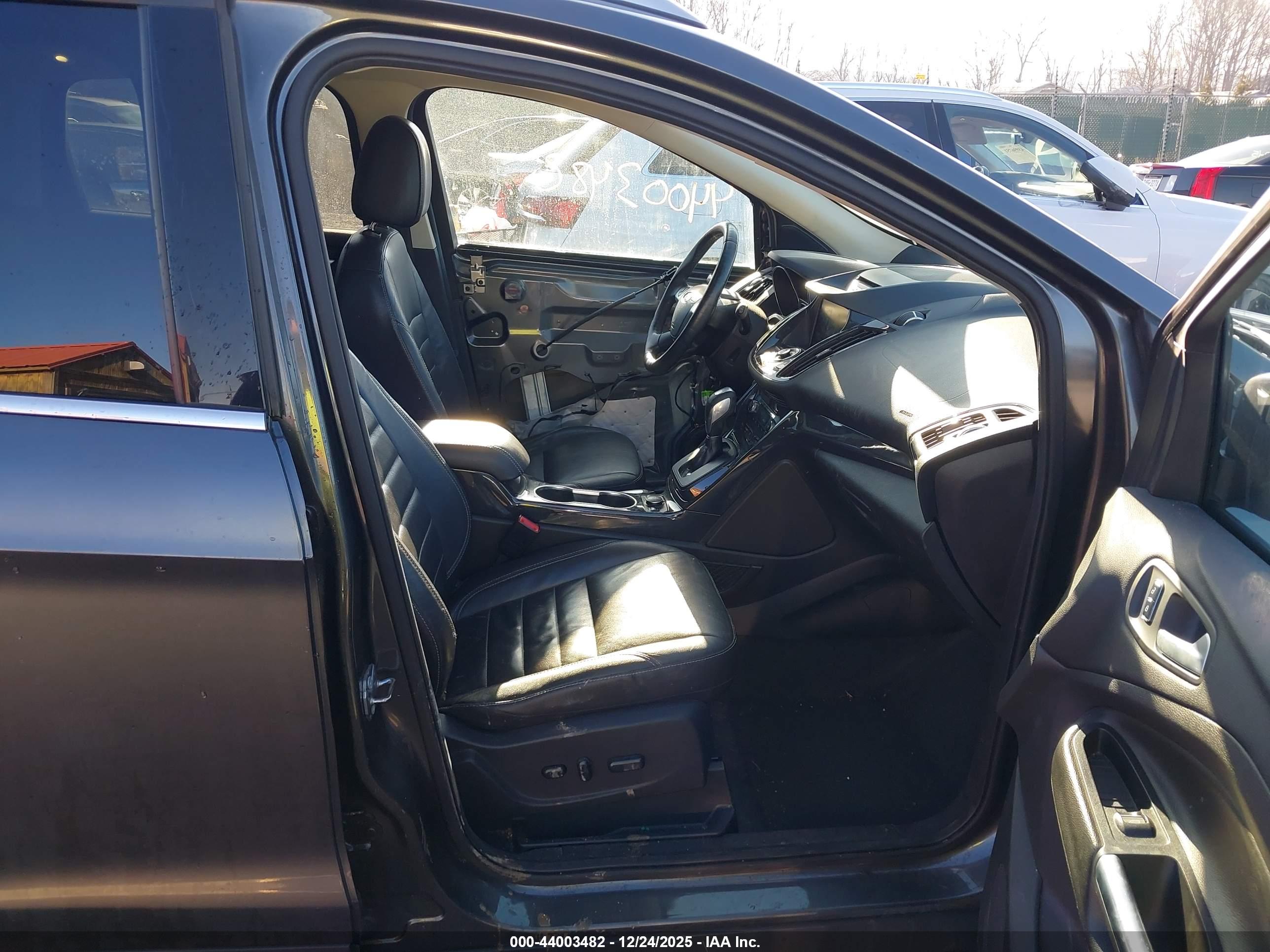 FORD ESCAPE image 5
