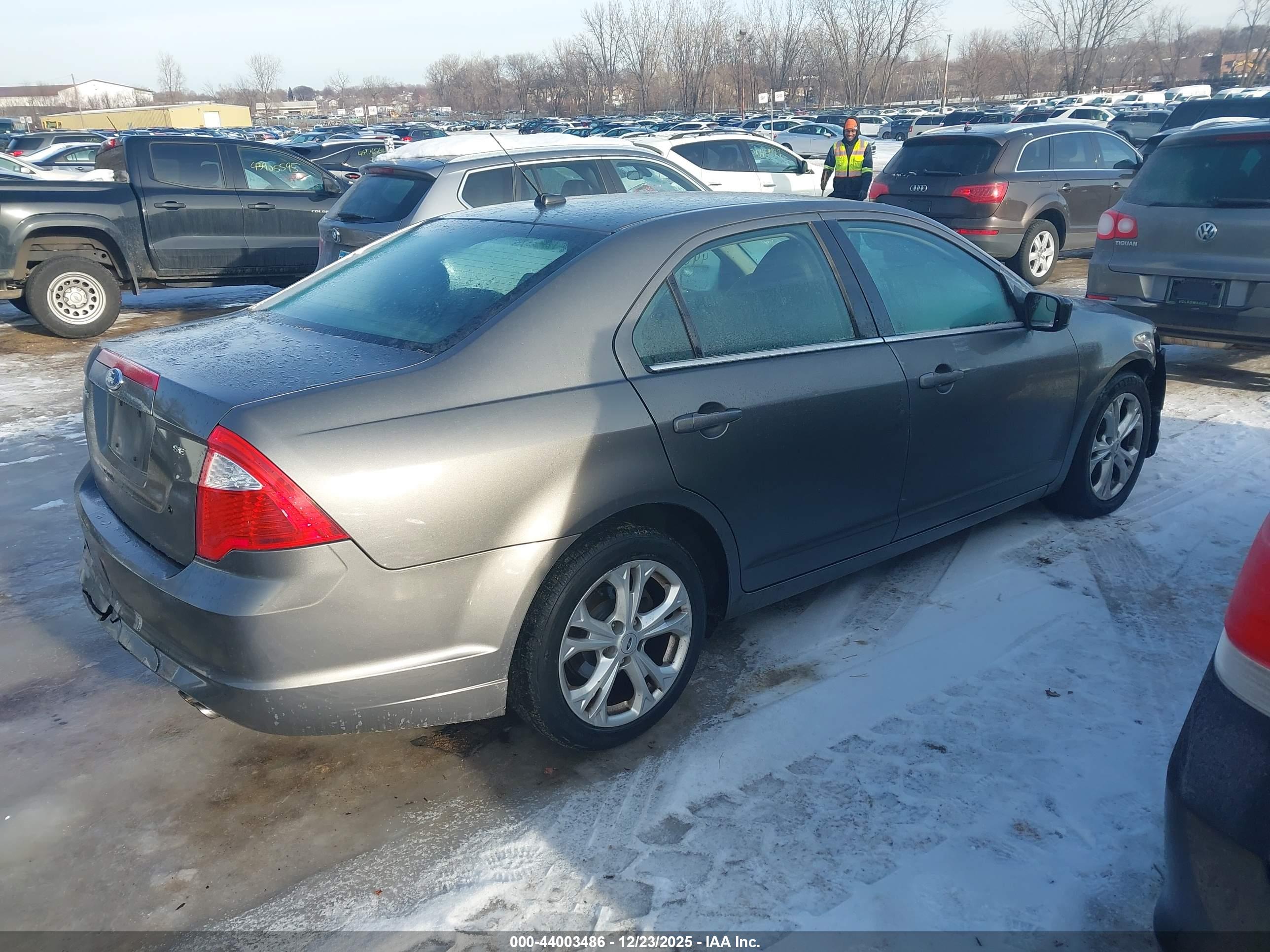 FORD FUSION image 4