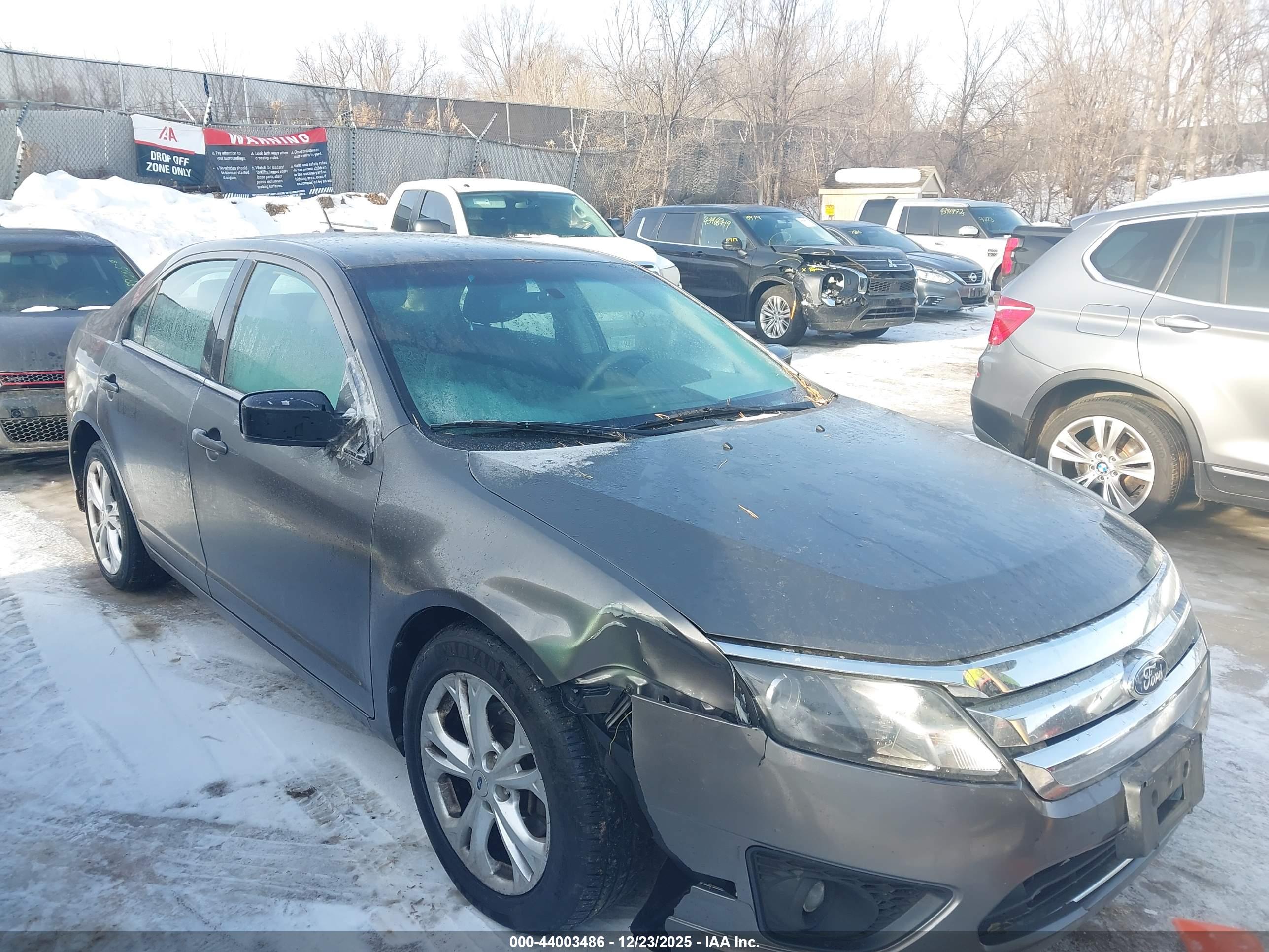 FORD FUSION image 6