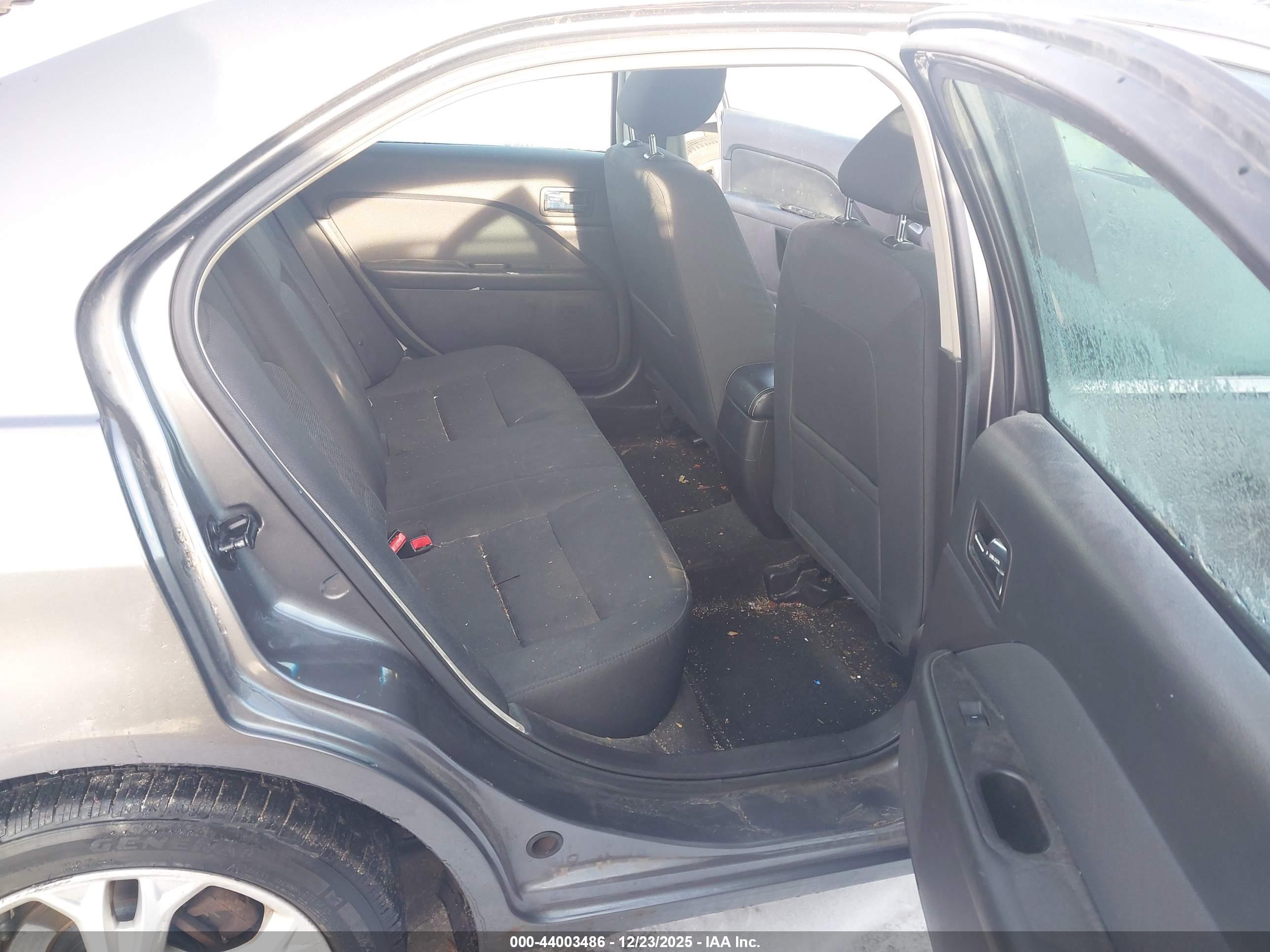 FORD FUSION image 8