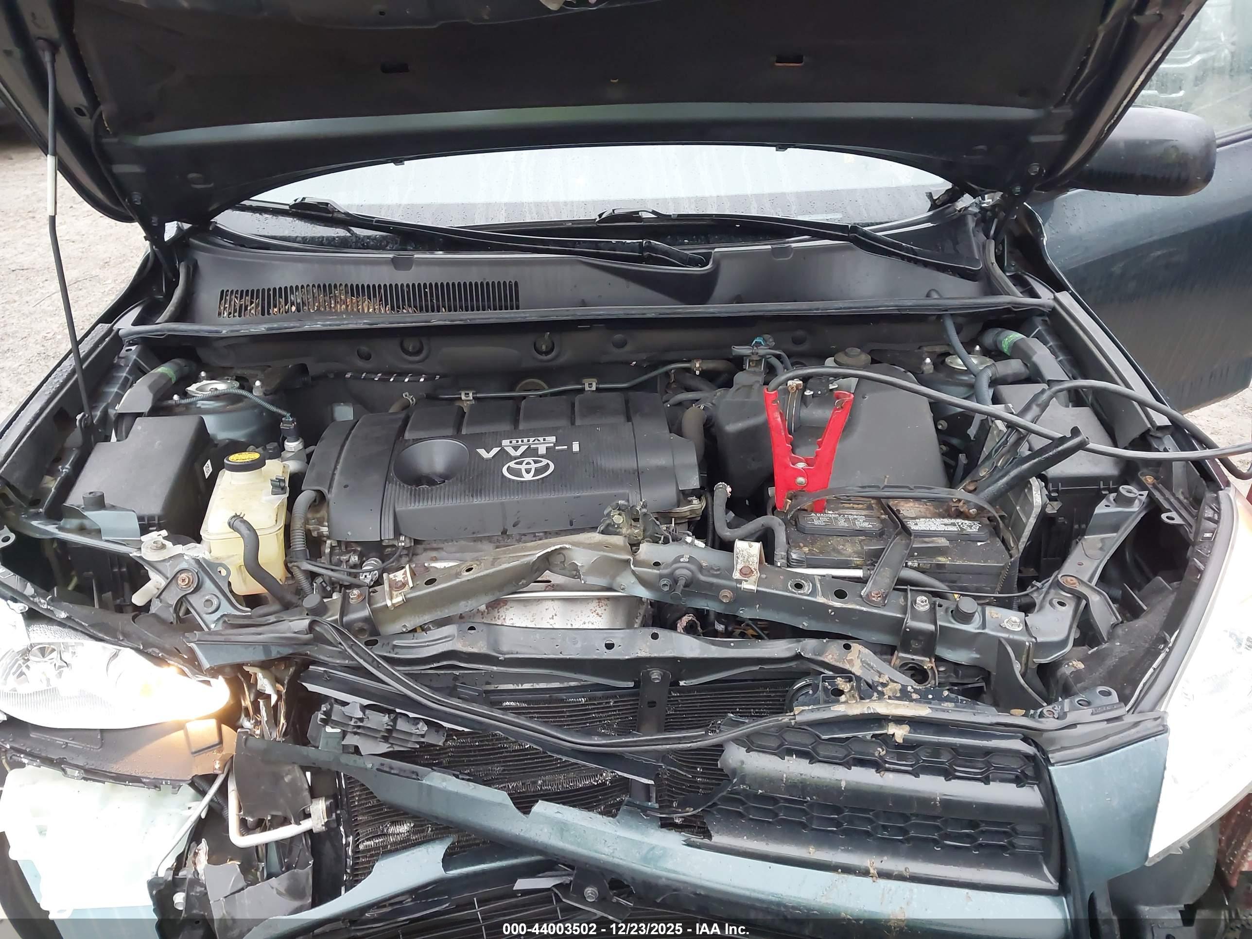 TOYOTA RAV4 image 10