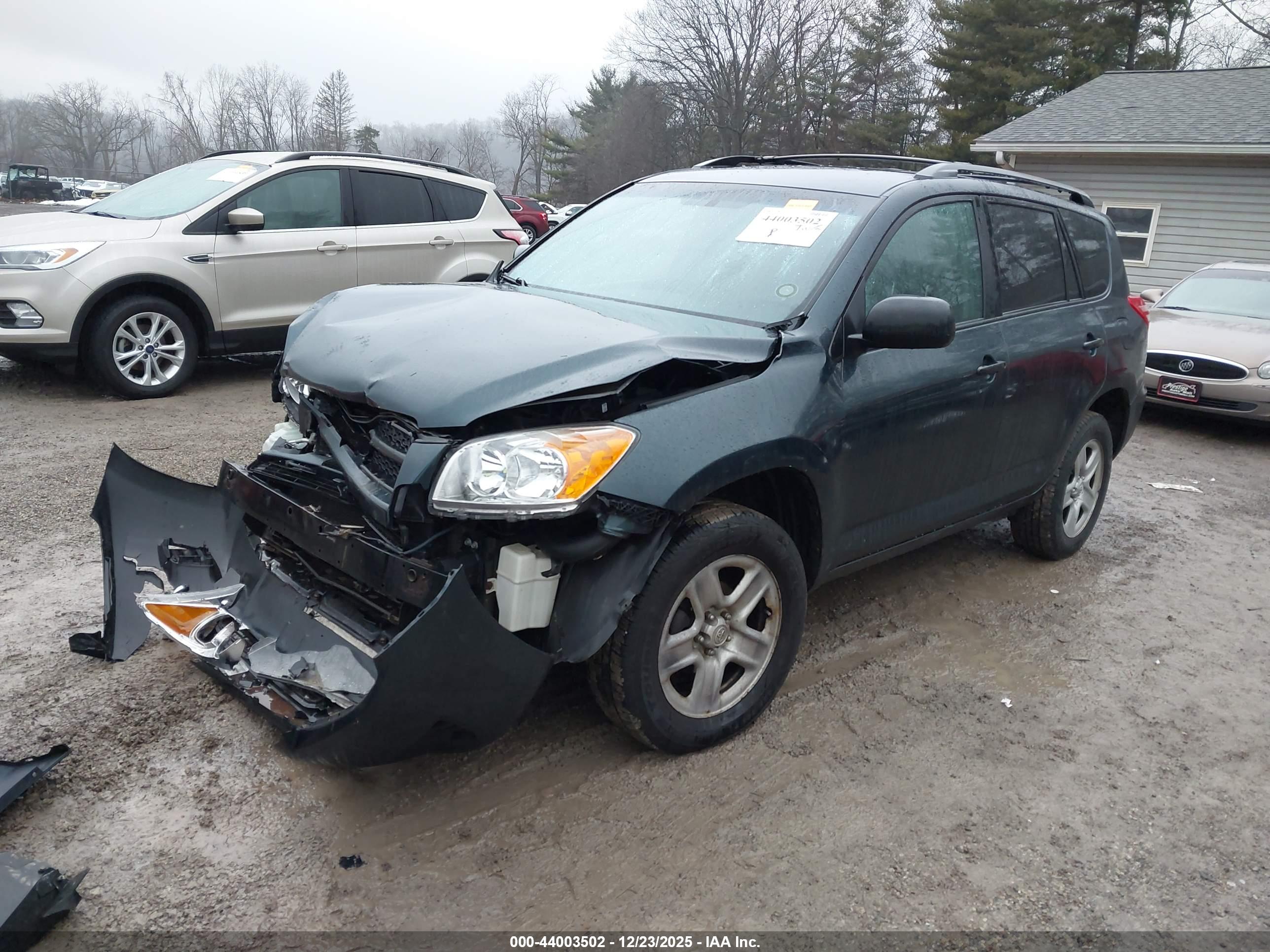 TOYOTA RAV4 image 2