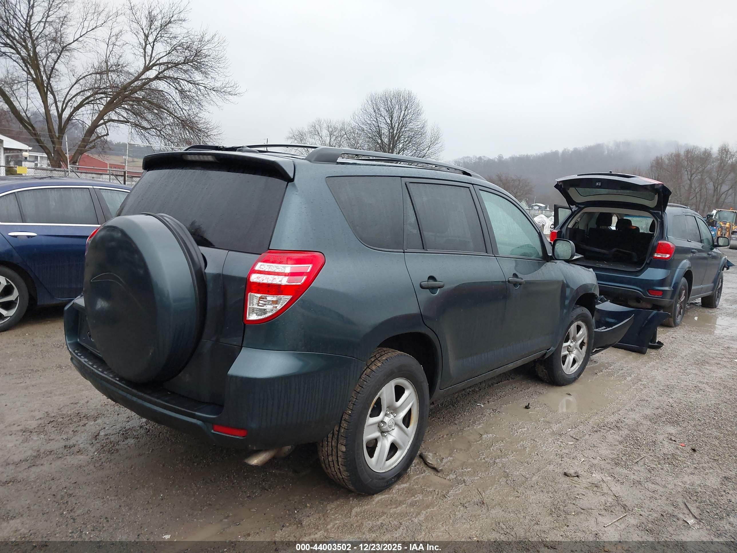 TOYOTA RAV4 image 4