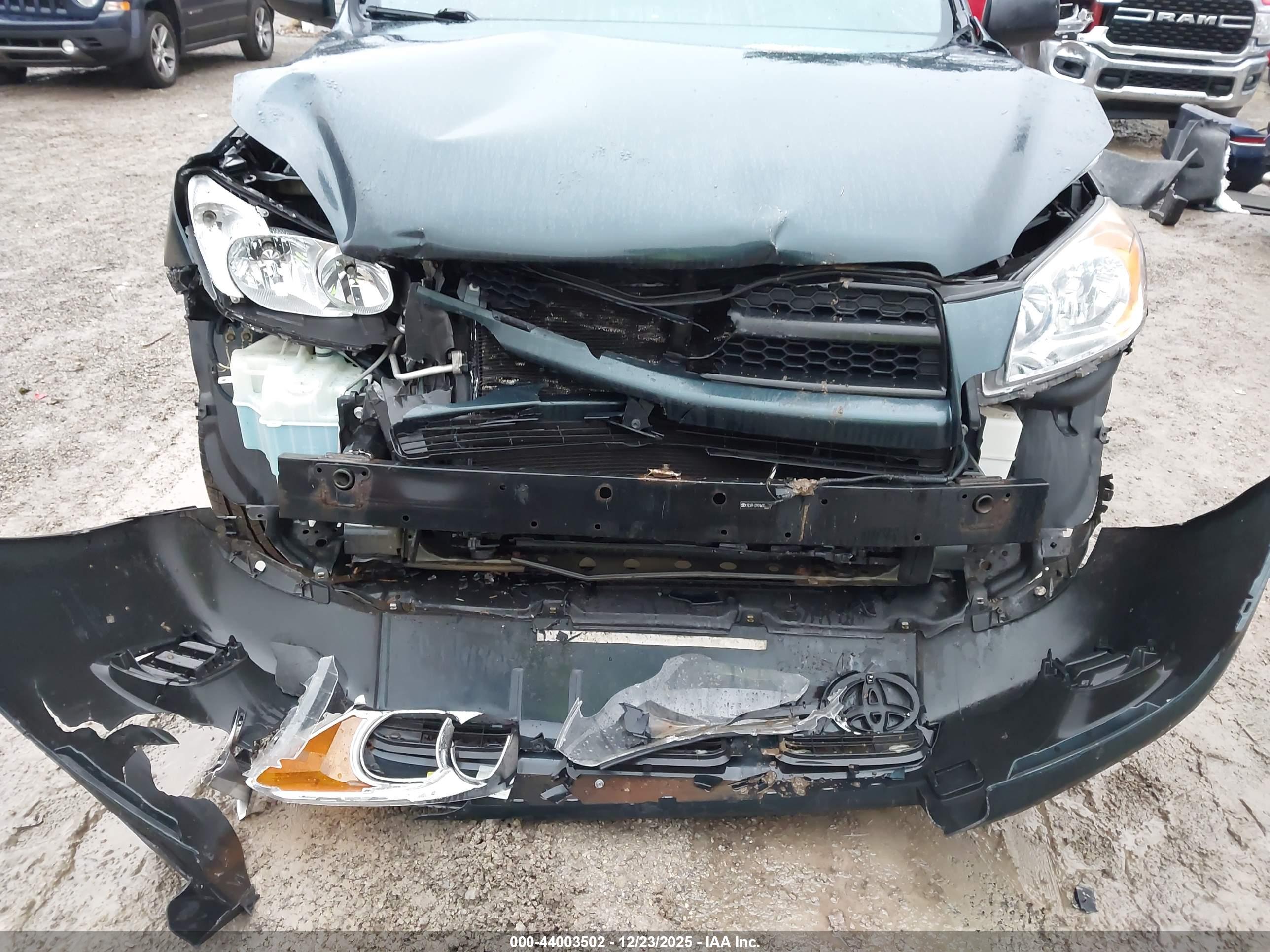 TOYOTA RAV4 image 6