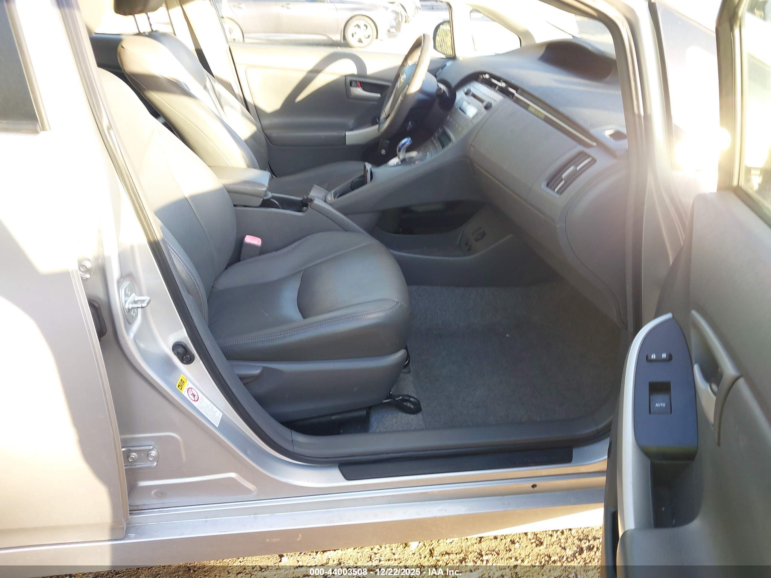 TOYOTA PRIUS image 5