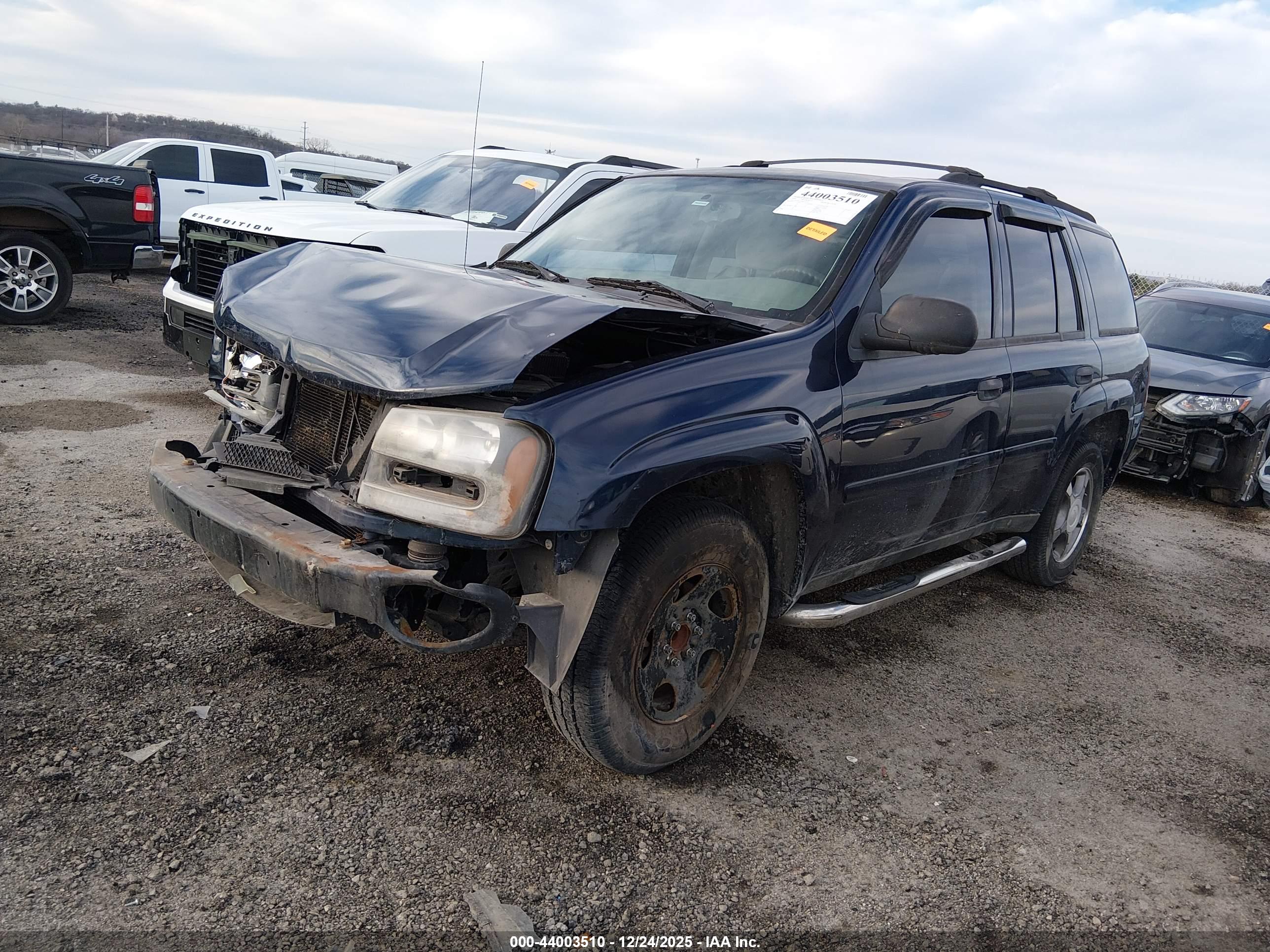 CHEVROLET TRAILBLAZER image 2
