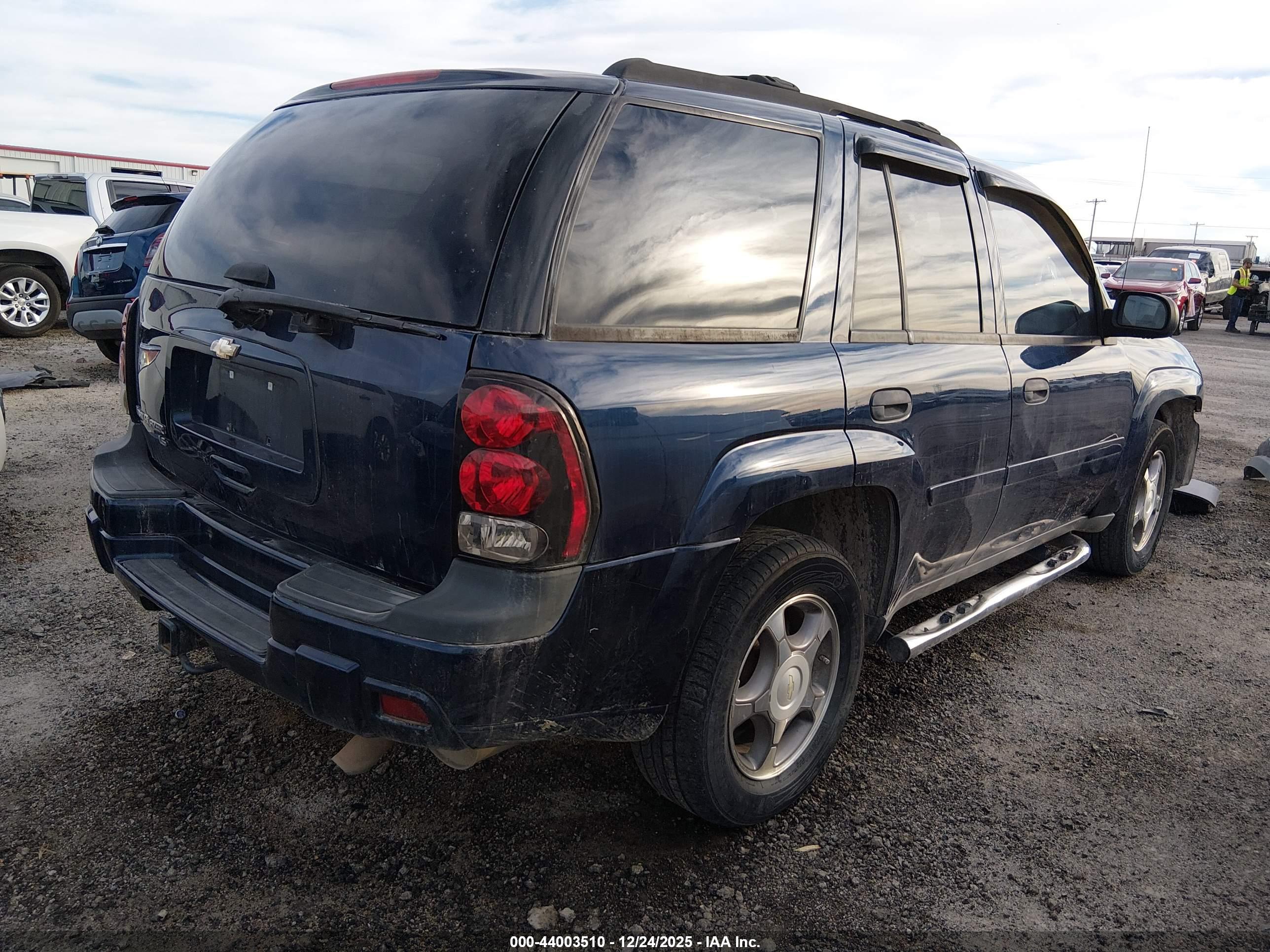 CHEVROLET TRAILBLAZER image 4