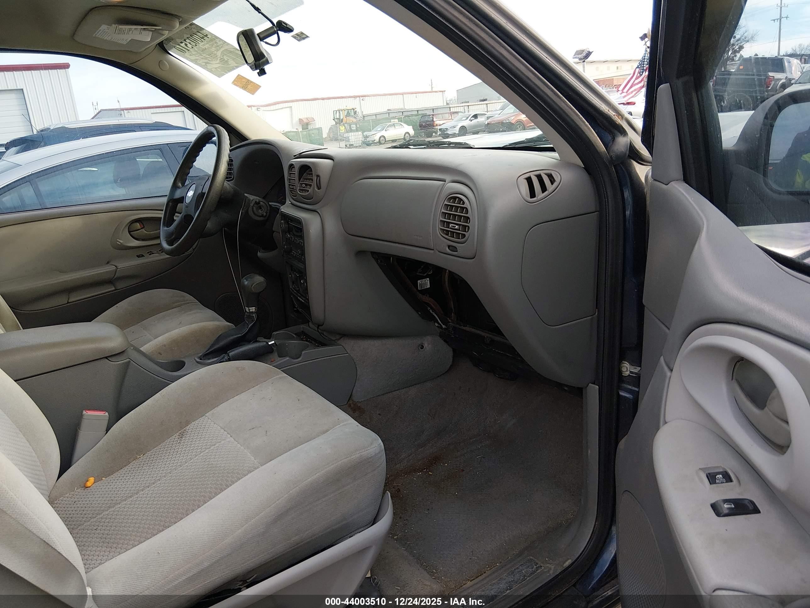 CHEVROLET TRAILBLAZER image 5