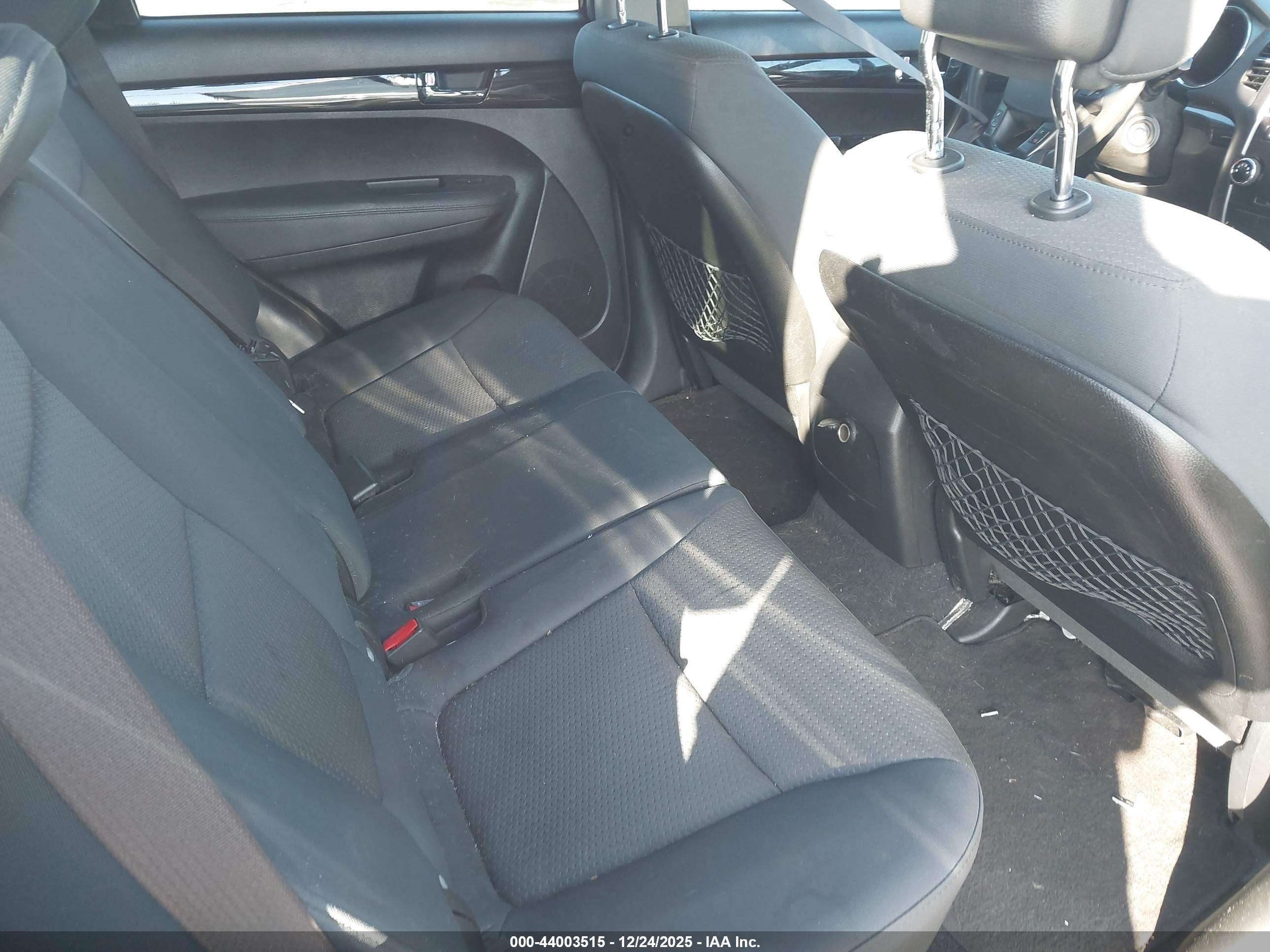 KIA SORENTO image 8