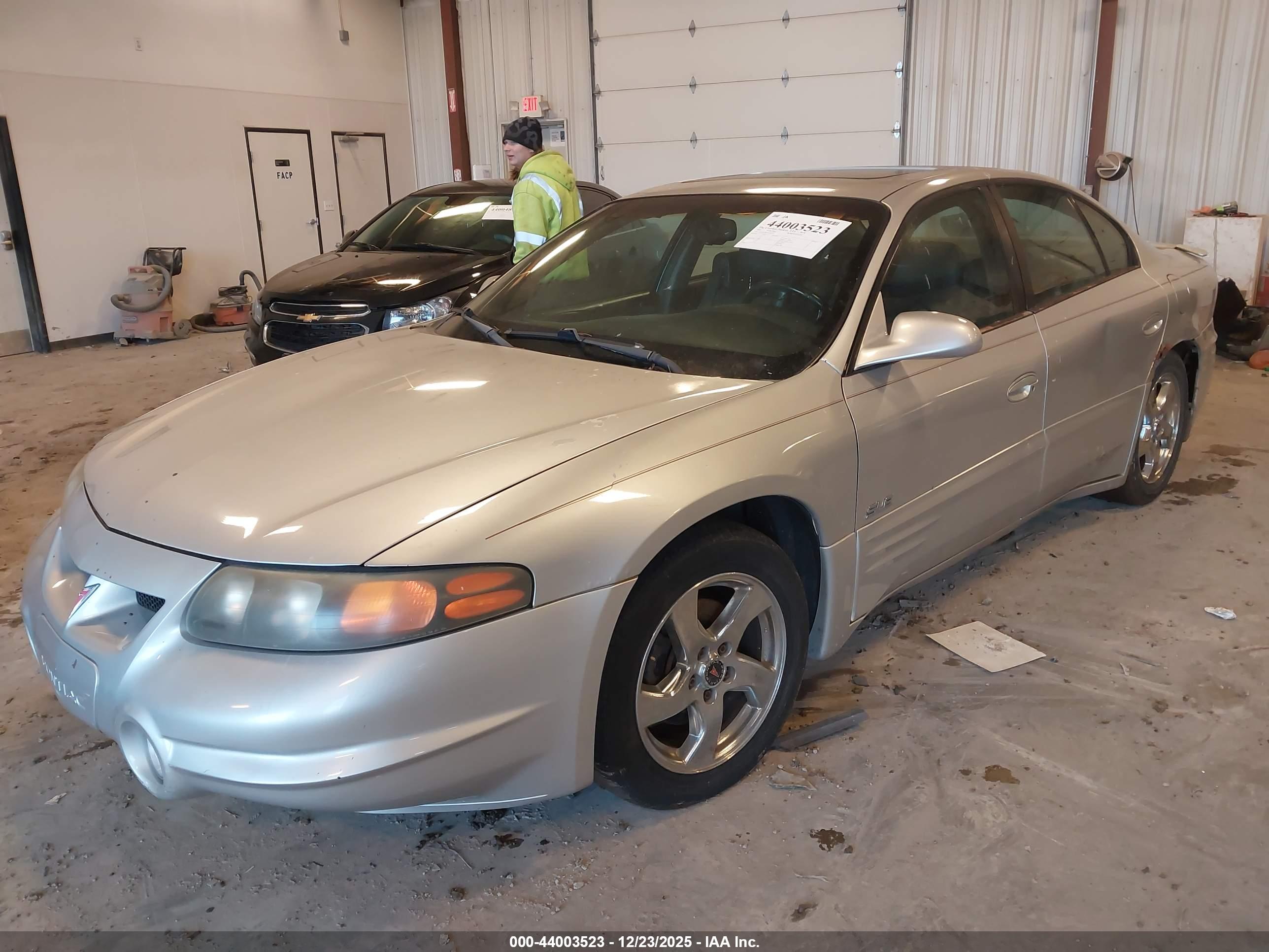 PONTIAC BONNEVILLE image 2