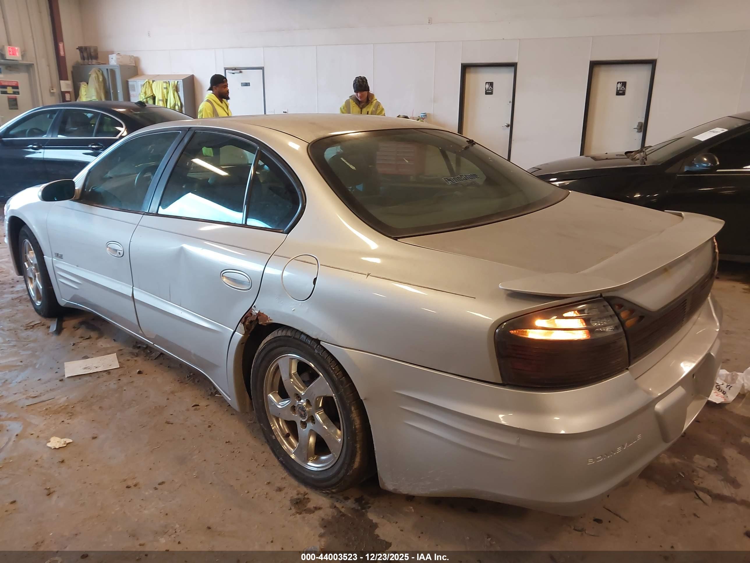 PONTIAC BONNEVILLE image 3