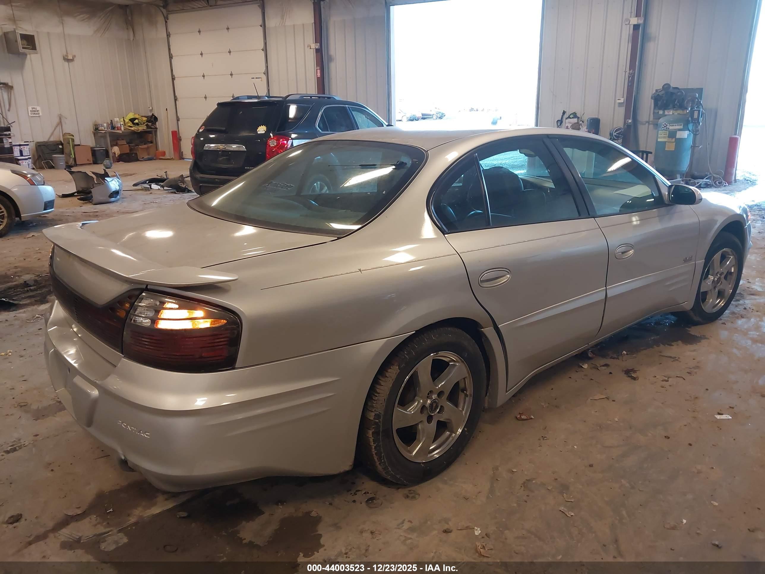 PONTIAC BONNEVILLE image 4