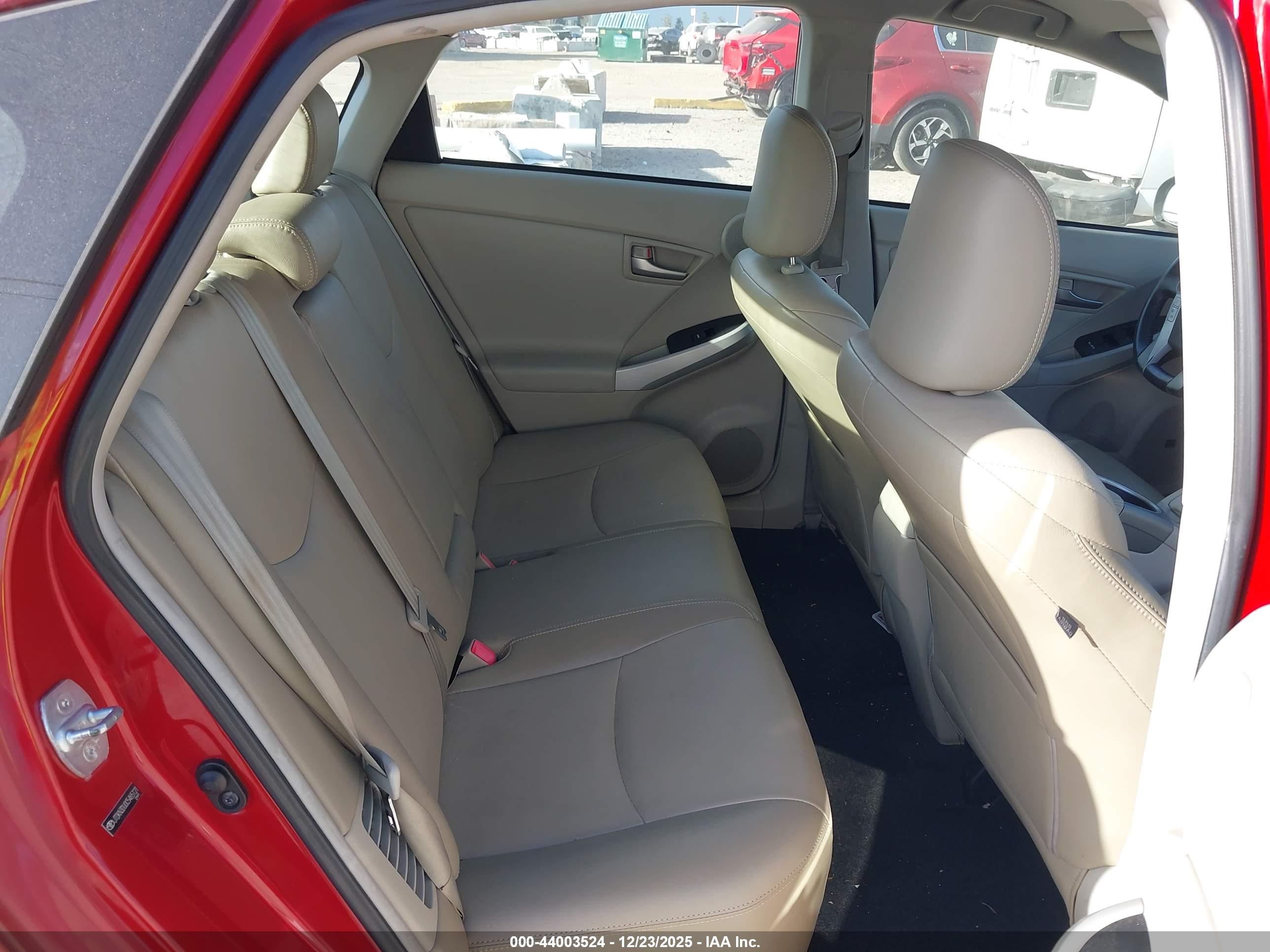 TOYOTA PRIUS image 8