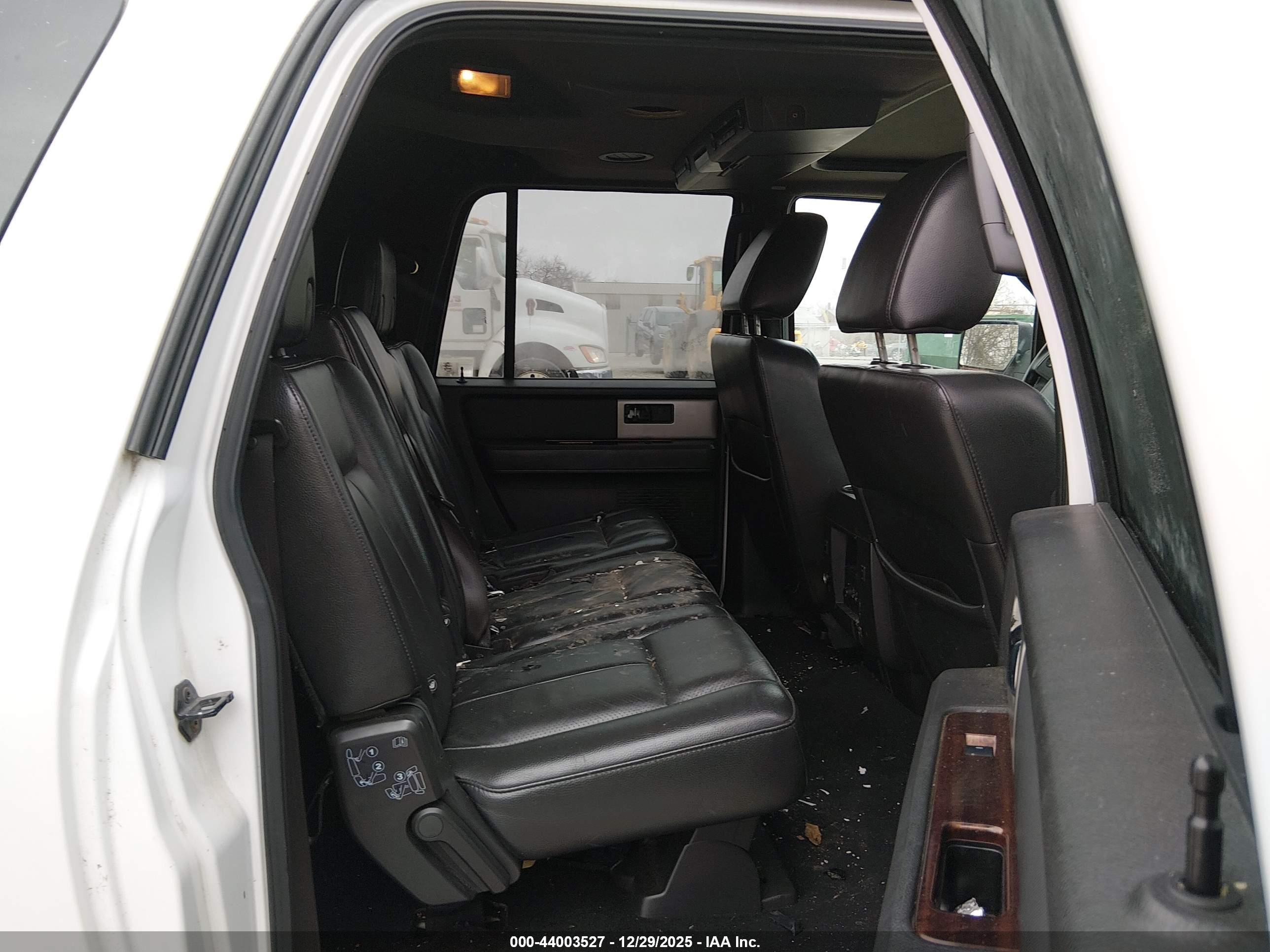 FORD EXPEDITION image 8