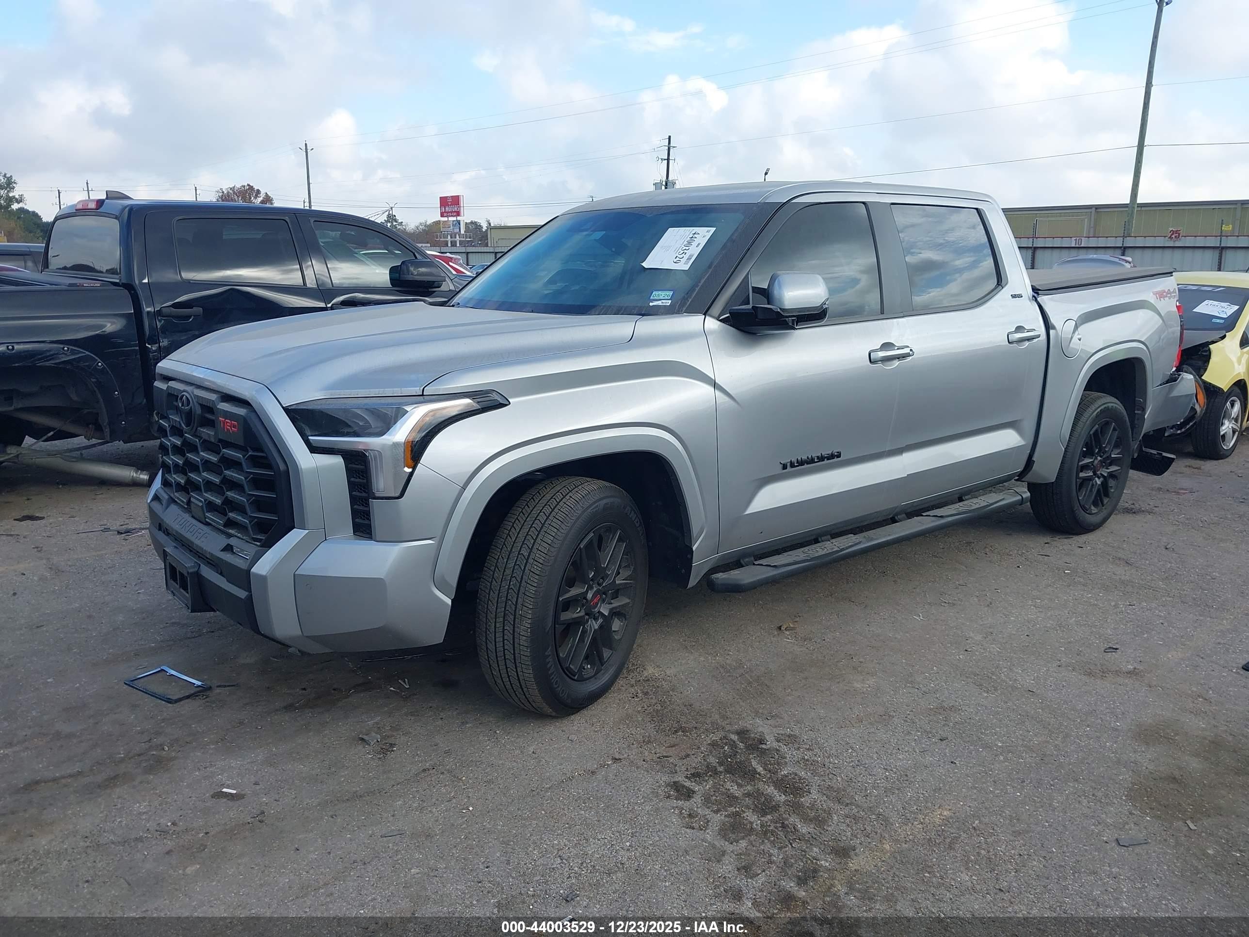 TOYOTA TUNDRA image 2