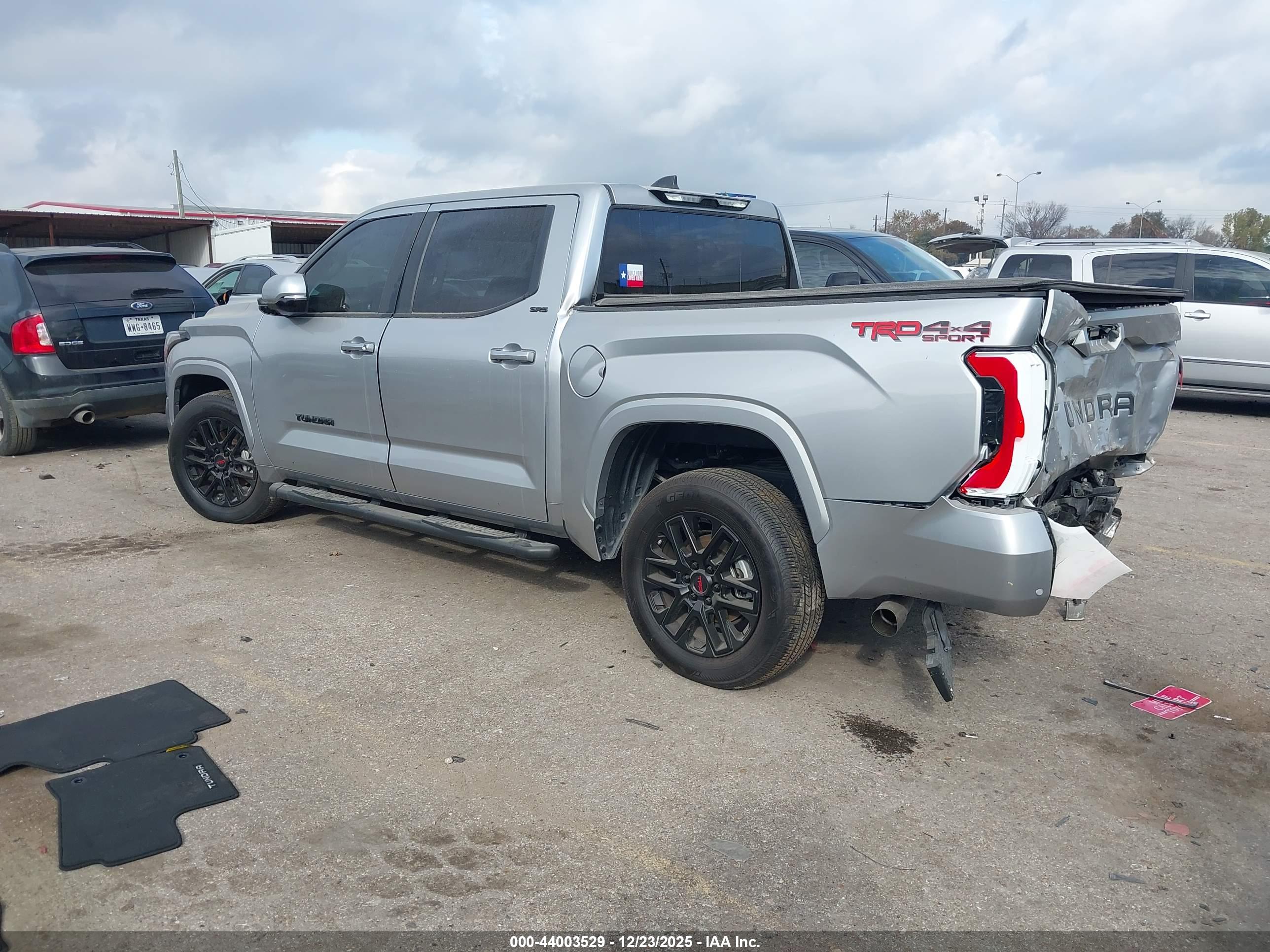TOYOTA TUNDRA image 3