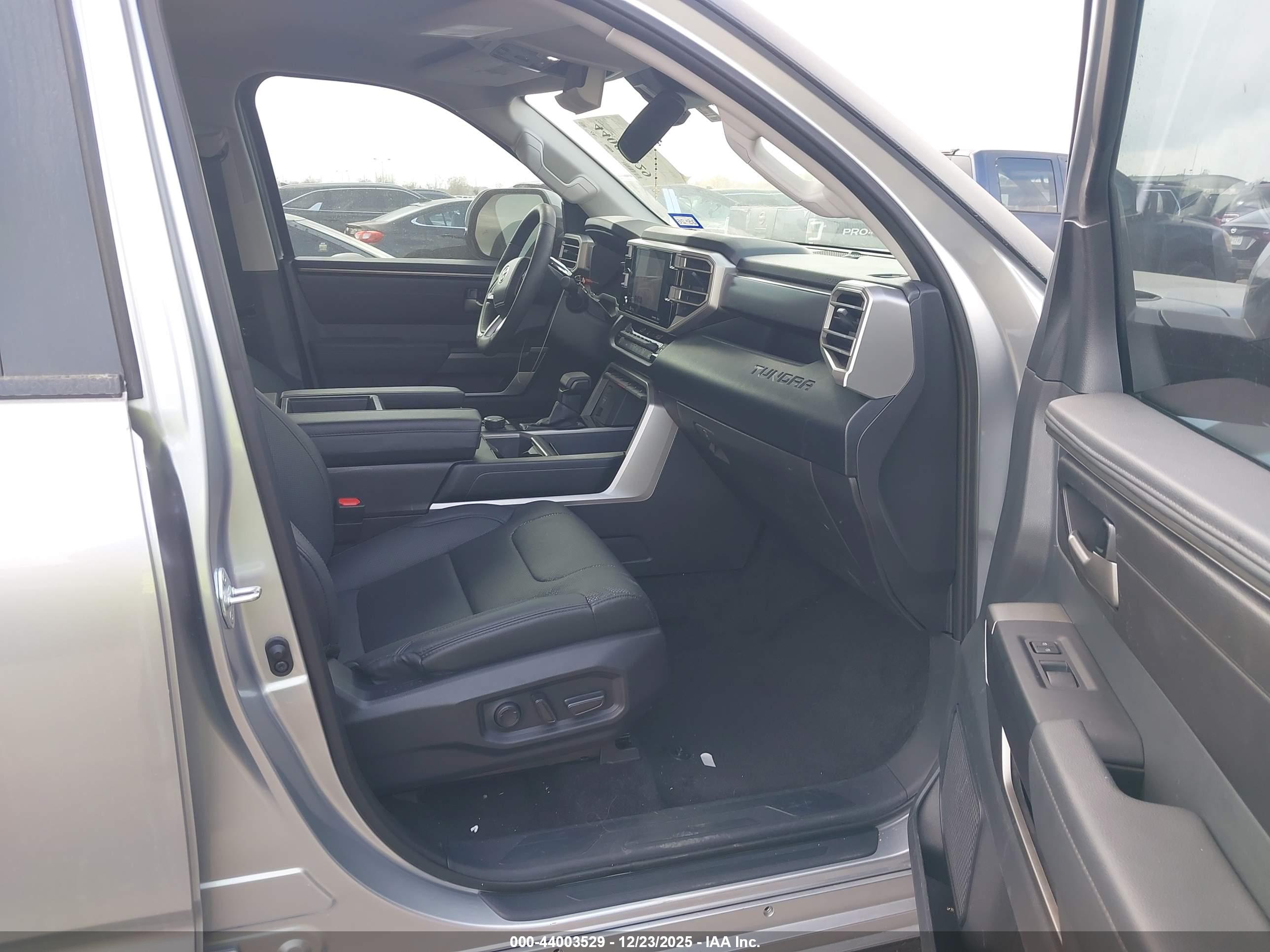TOYOTA TUNDRA image 5