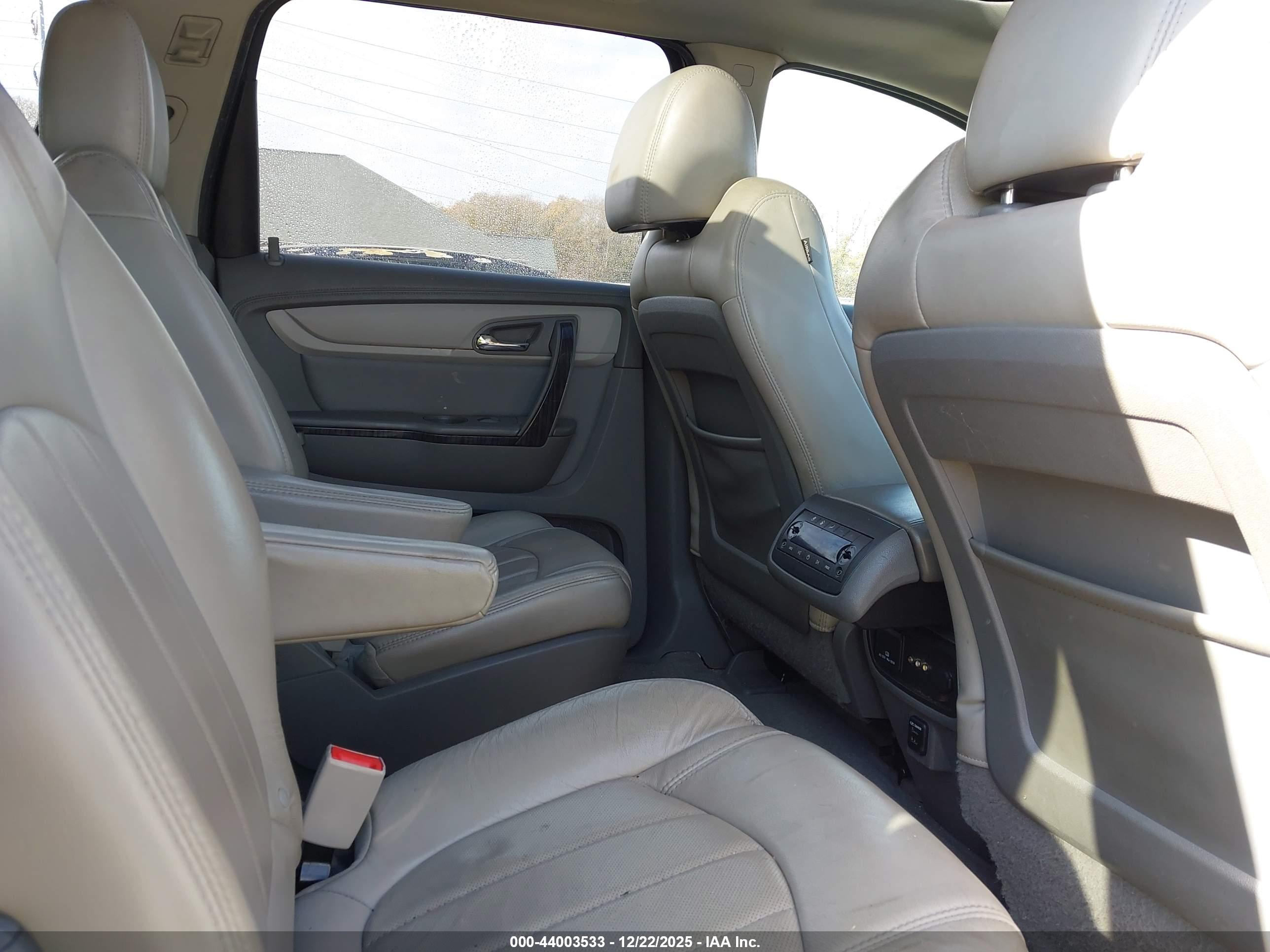 CHEVROLET TRAVERSE image 8