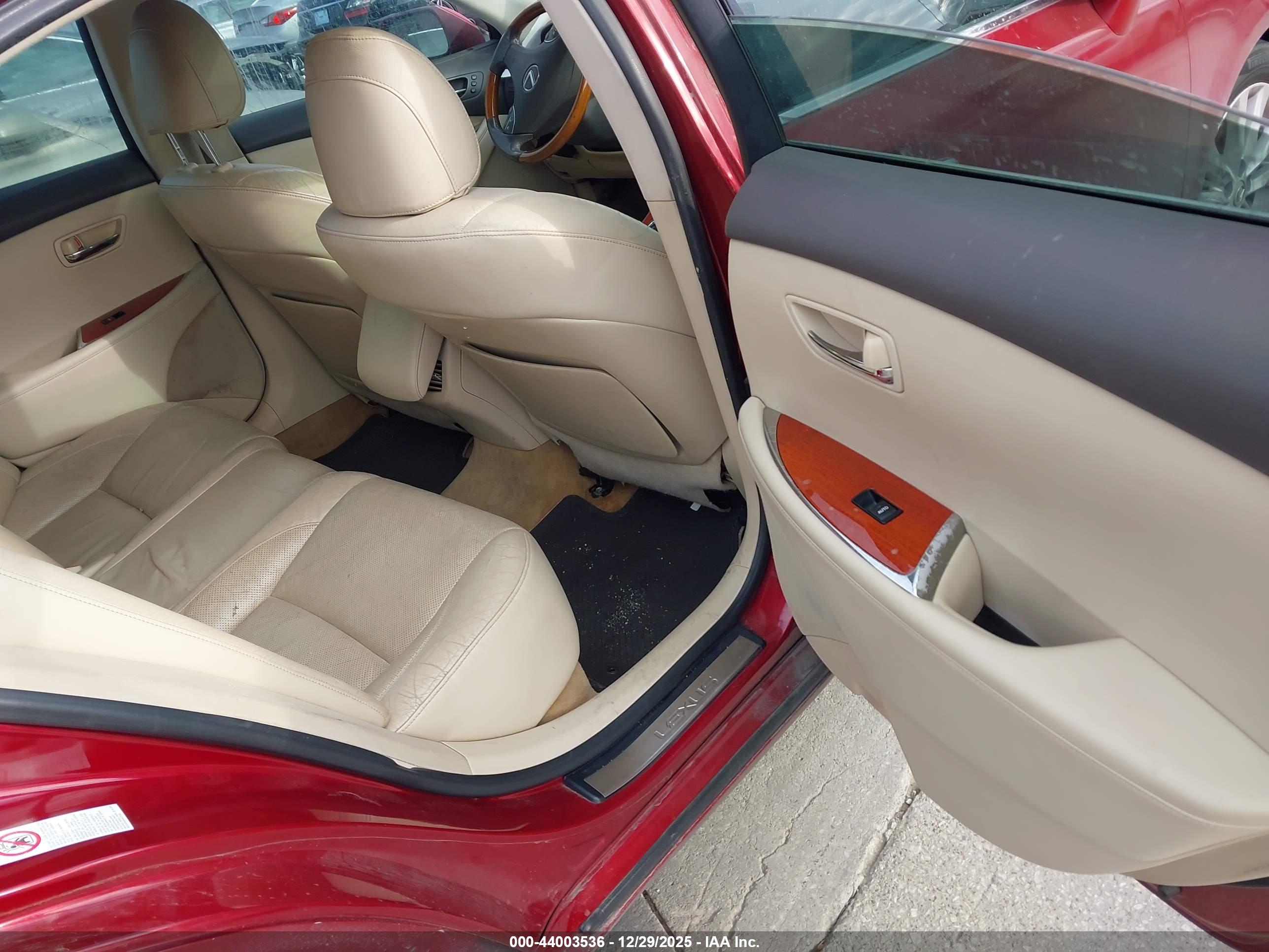 LEXUS ES image 8
