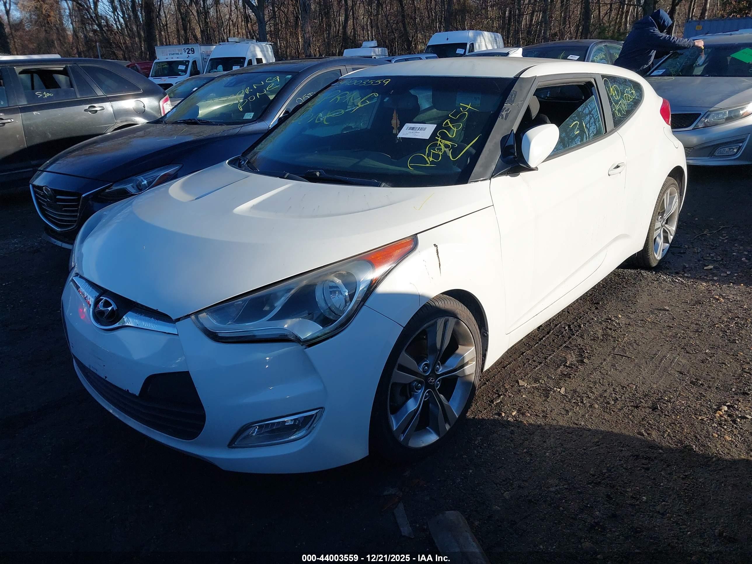 HYUNDAI VELOSTER image 2