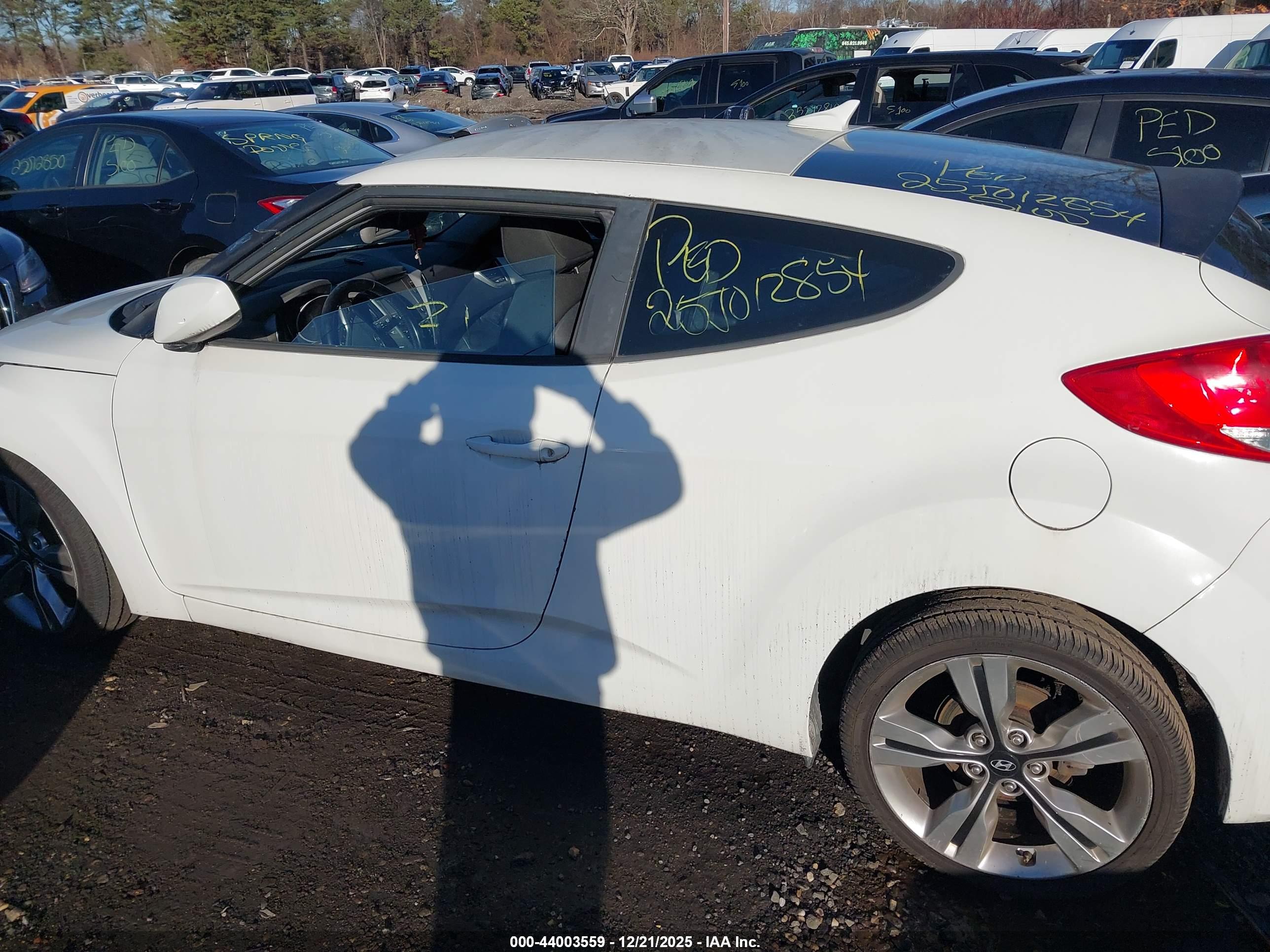HYUNDAI VELOSTER image 6