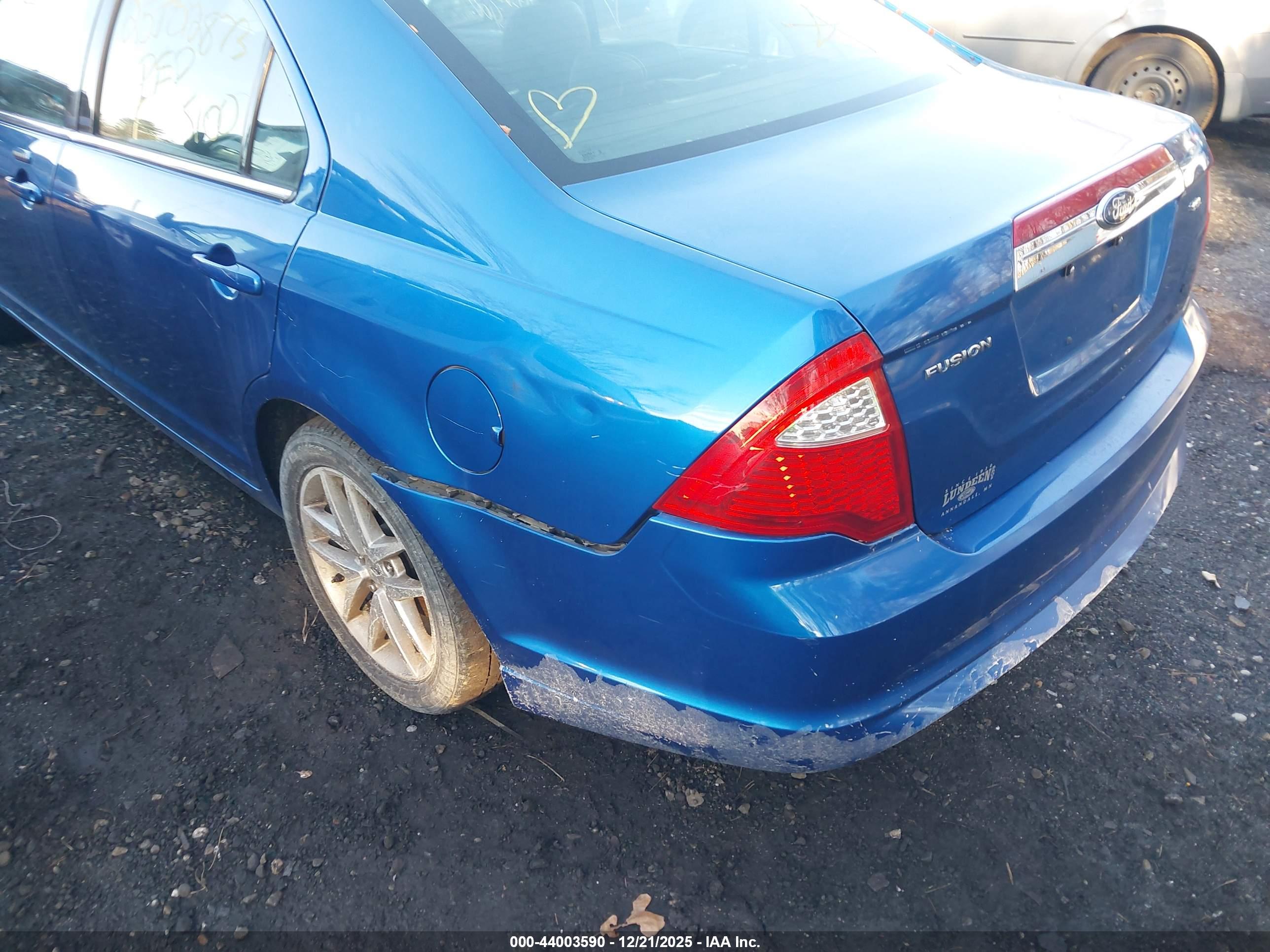 FORD FUSION image 6