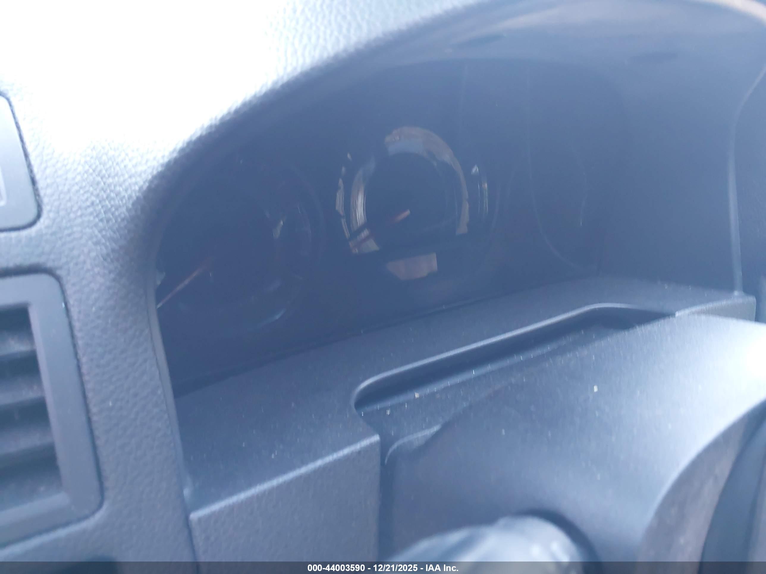 FORD FUSION image 7