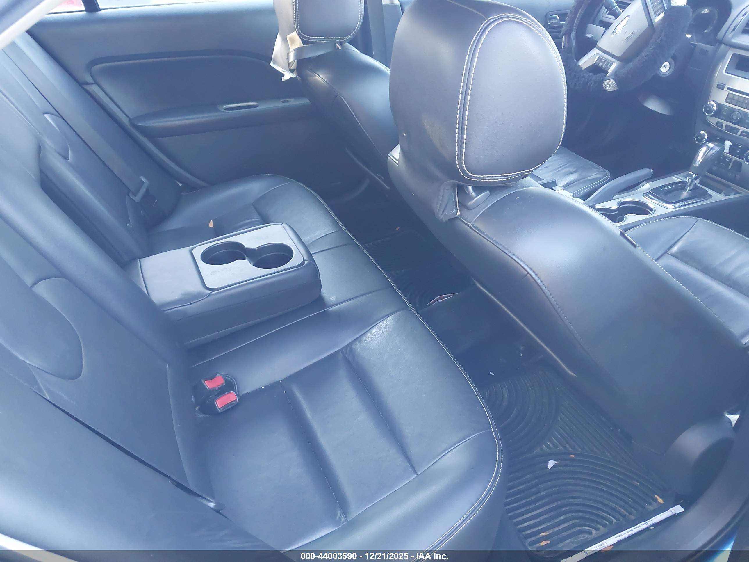 FORD FUSION image 8
