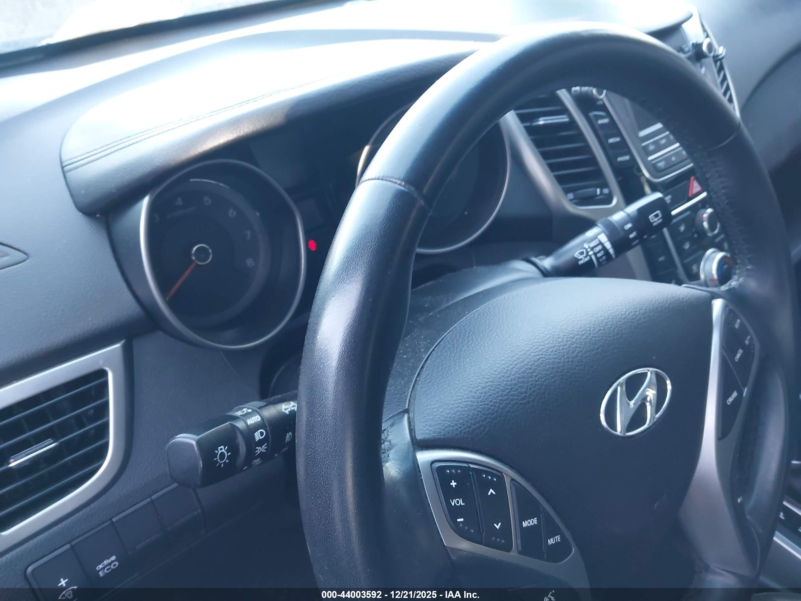 HYUNDAI ELANTRA image 7