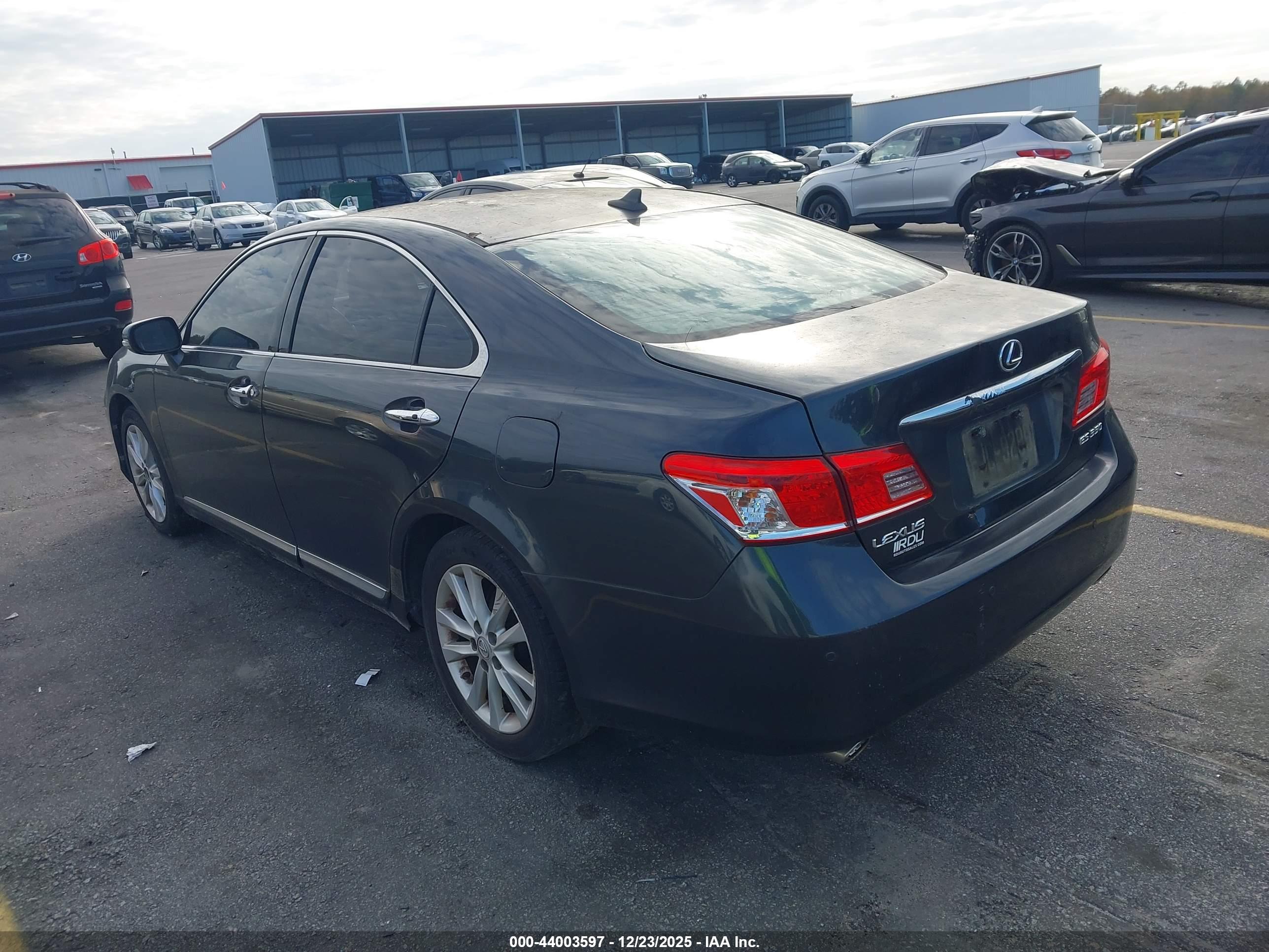 LEXUS ES image 3