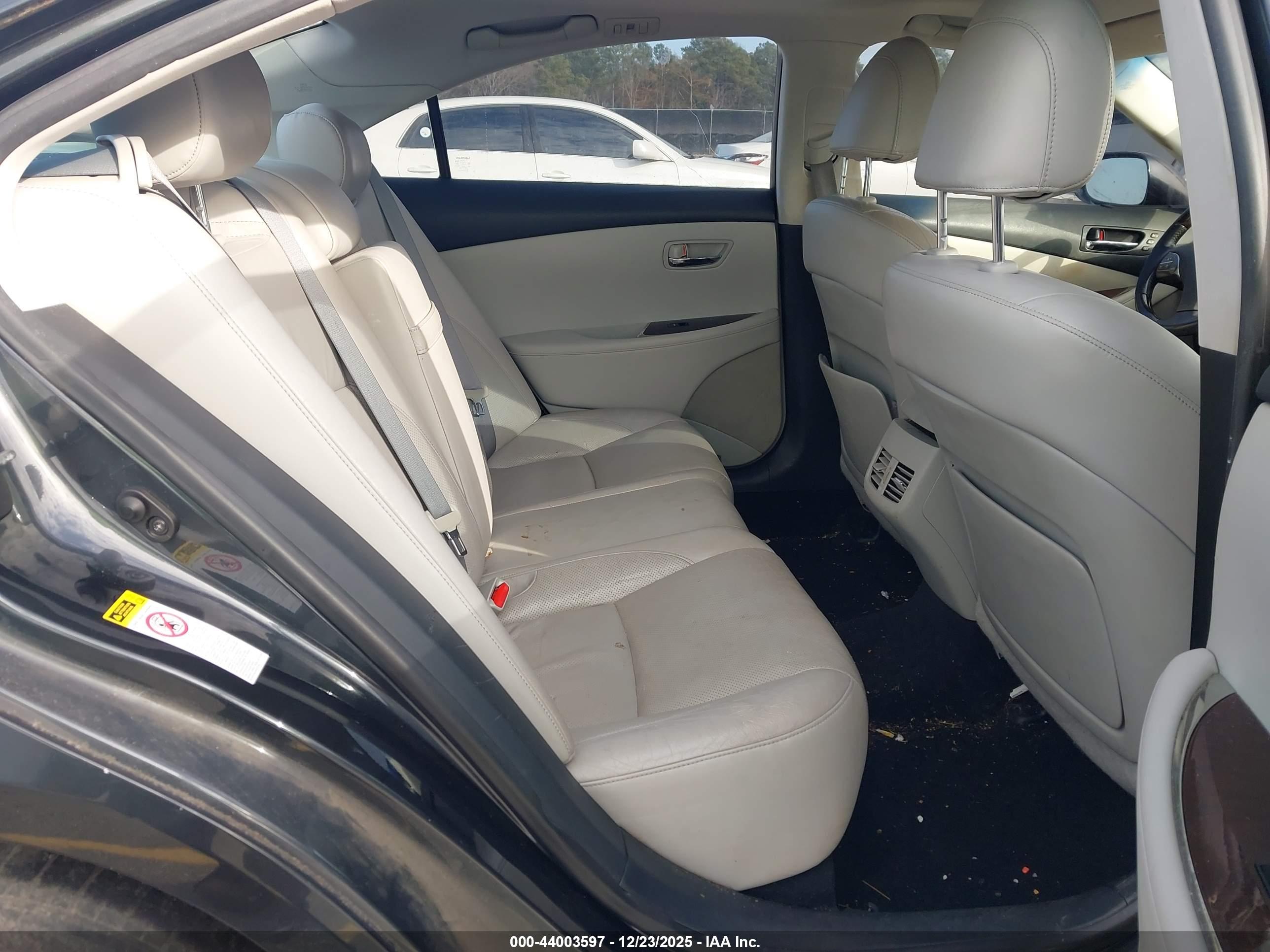 LEXUS ES image 8