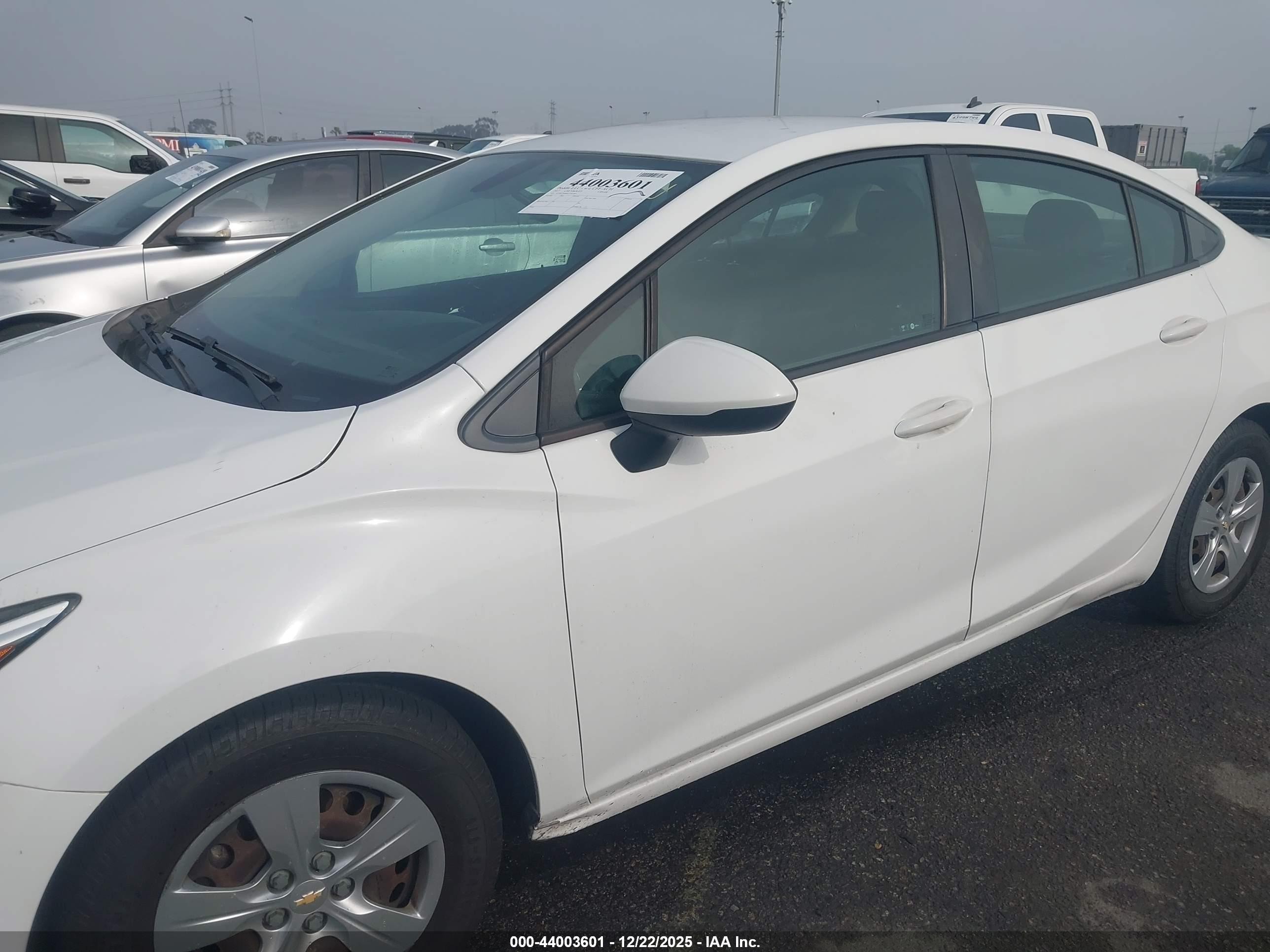 CHEVROLET CRUZE image 6