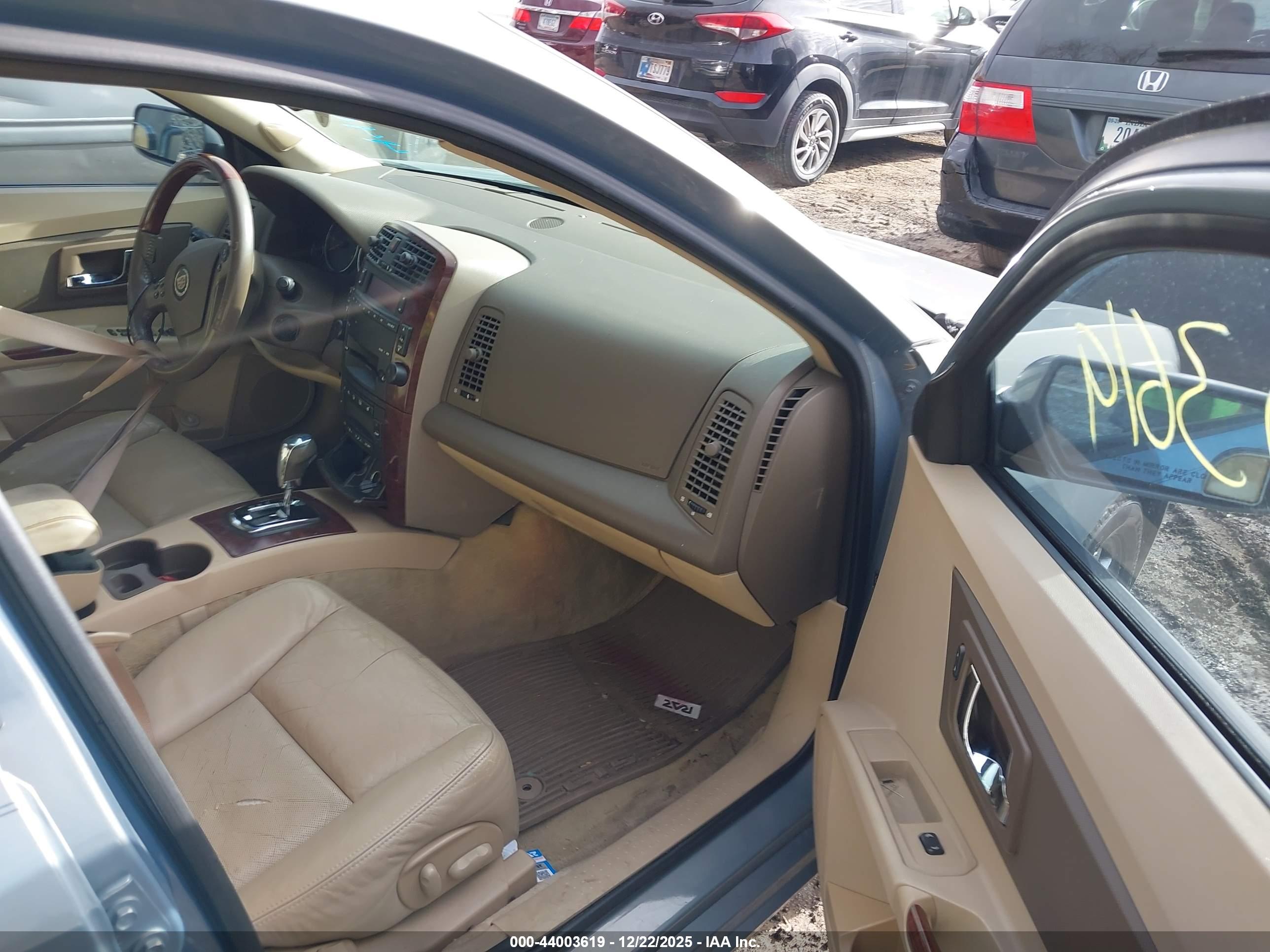 CADILLAC CTS image 5