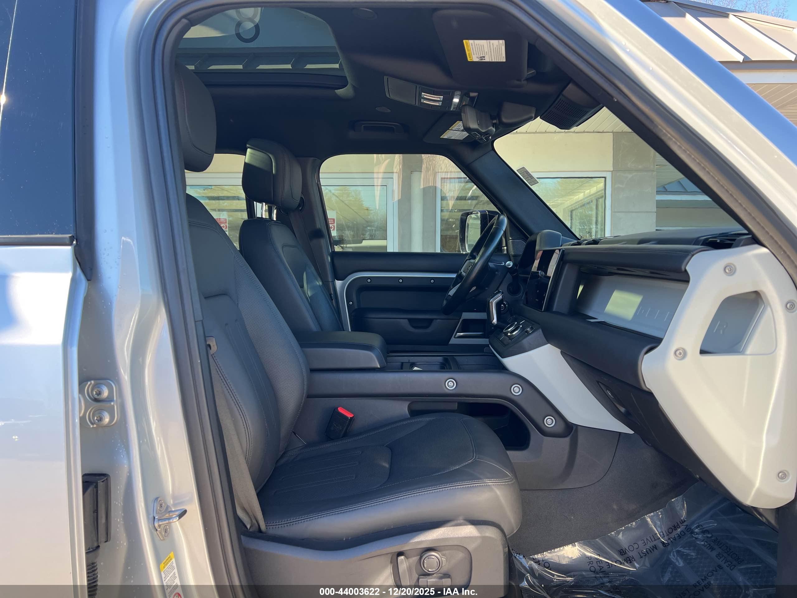 LAND ROVER image 5