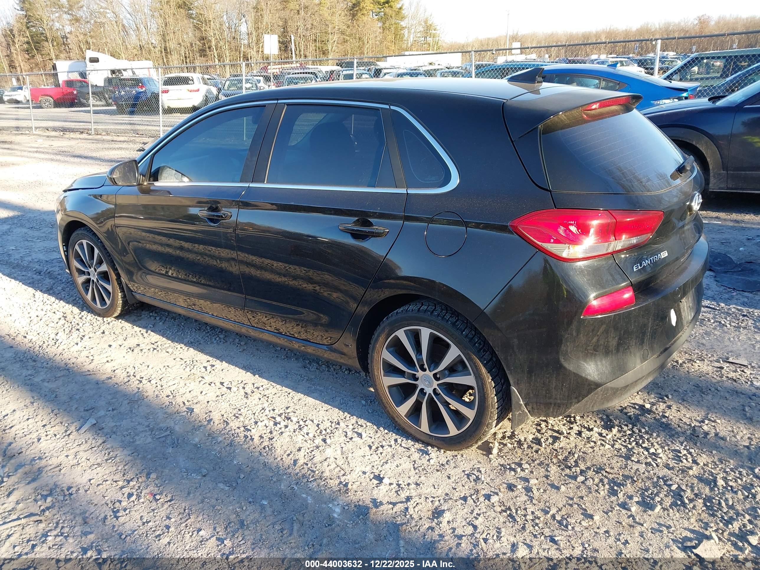 HYUNDAI ELANTRA image 3