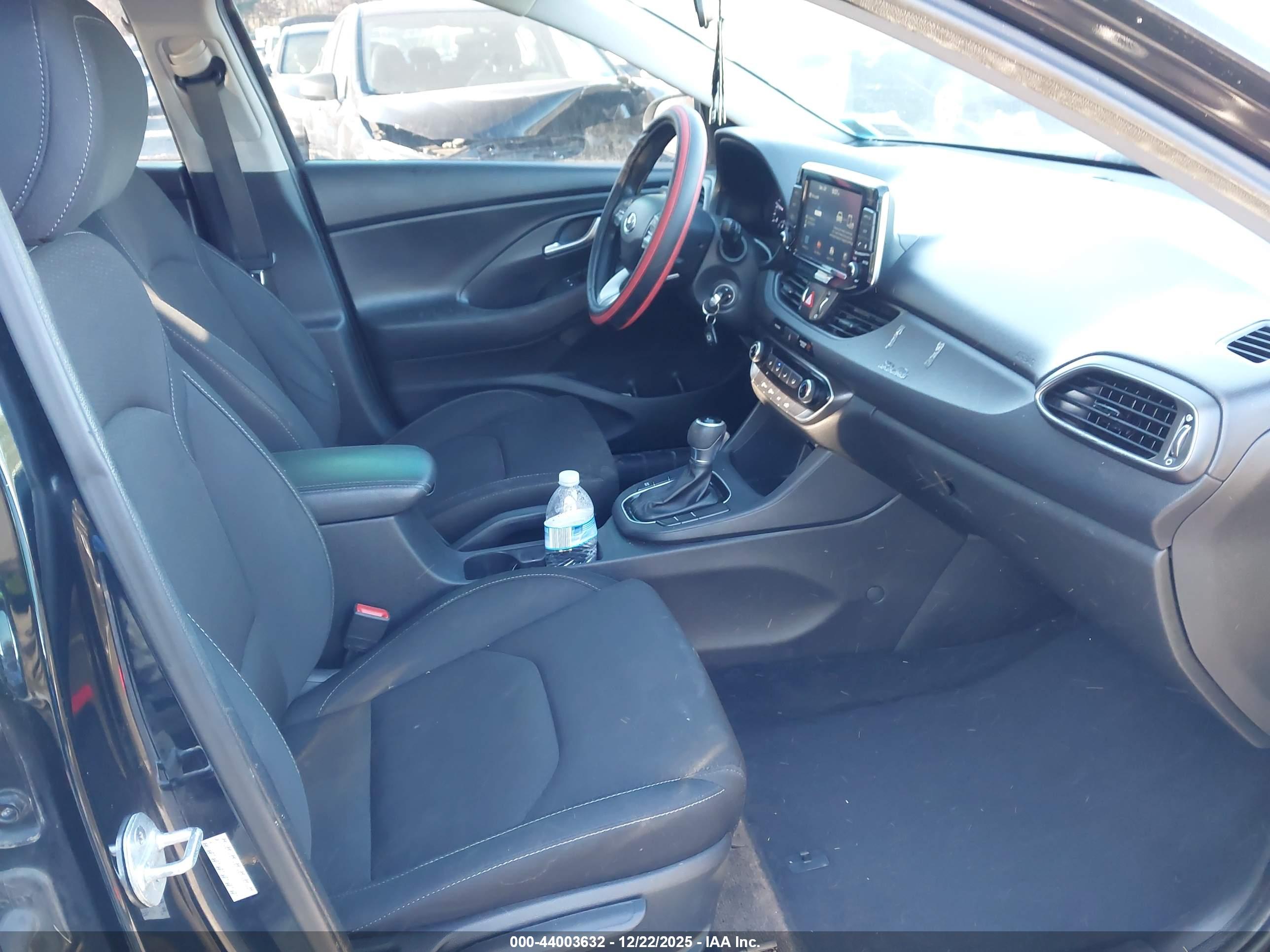 HYUNDAI ELANTRA image 5